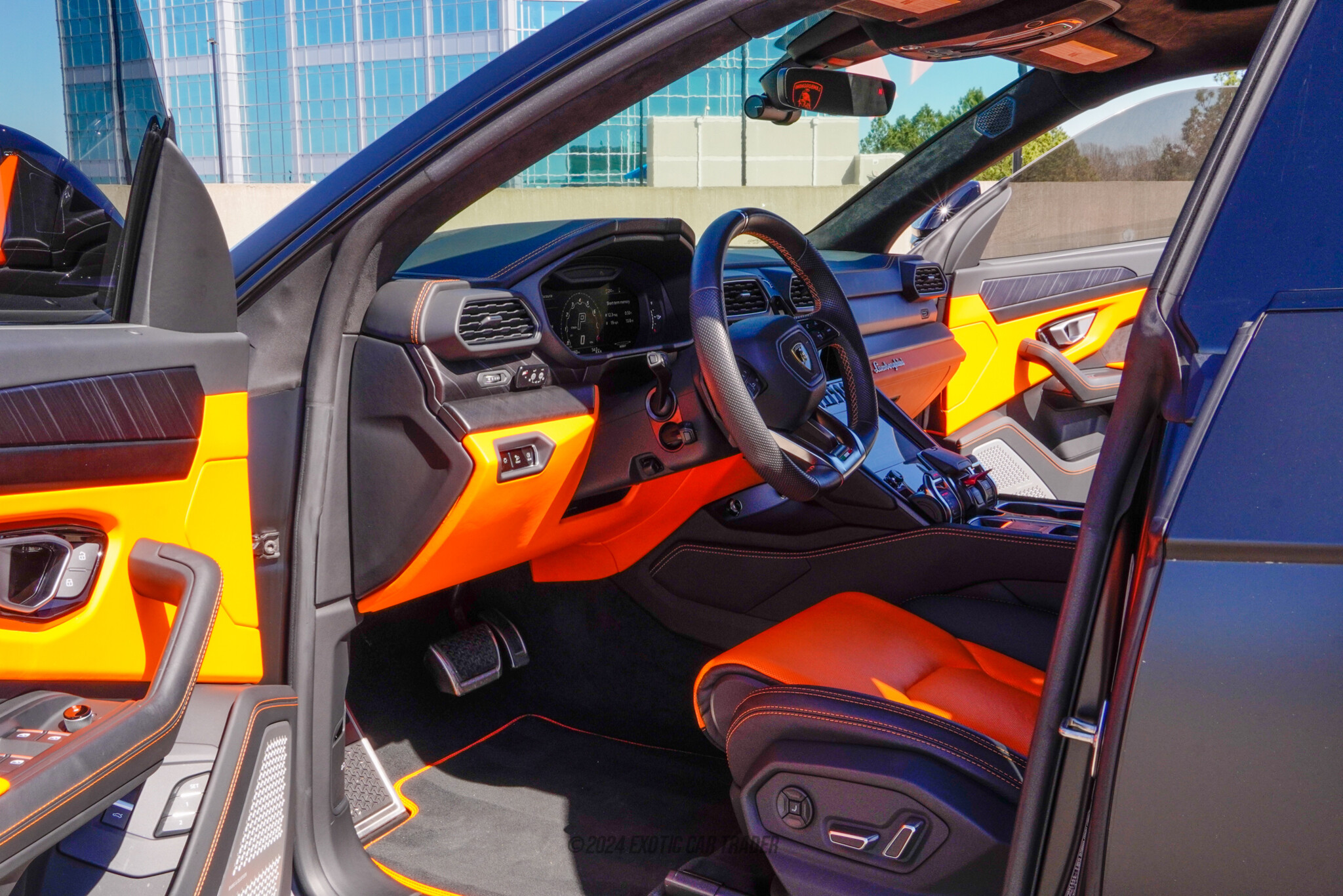 2022 Lamborghini Urus - Interior Photo