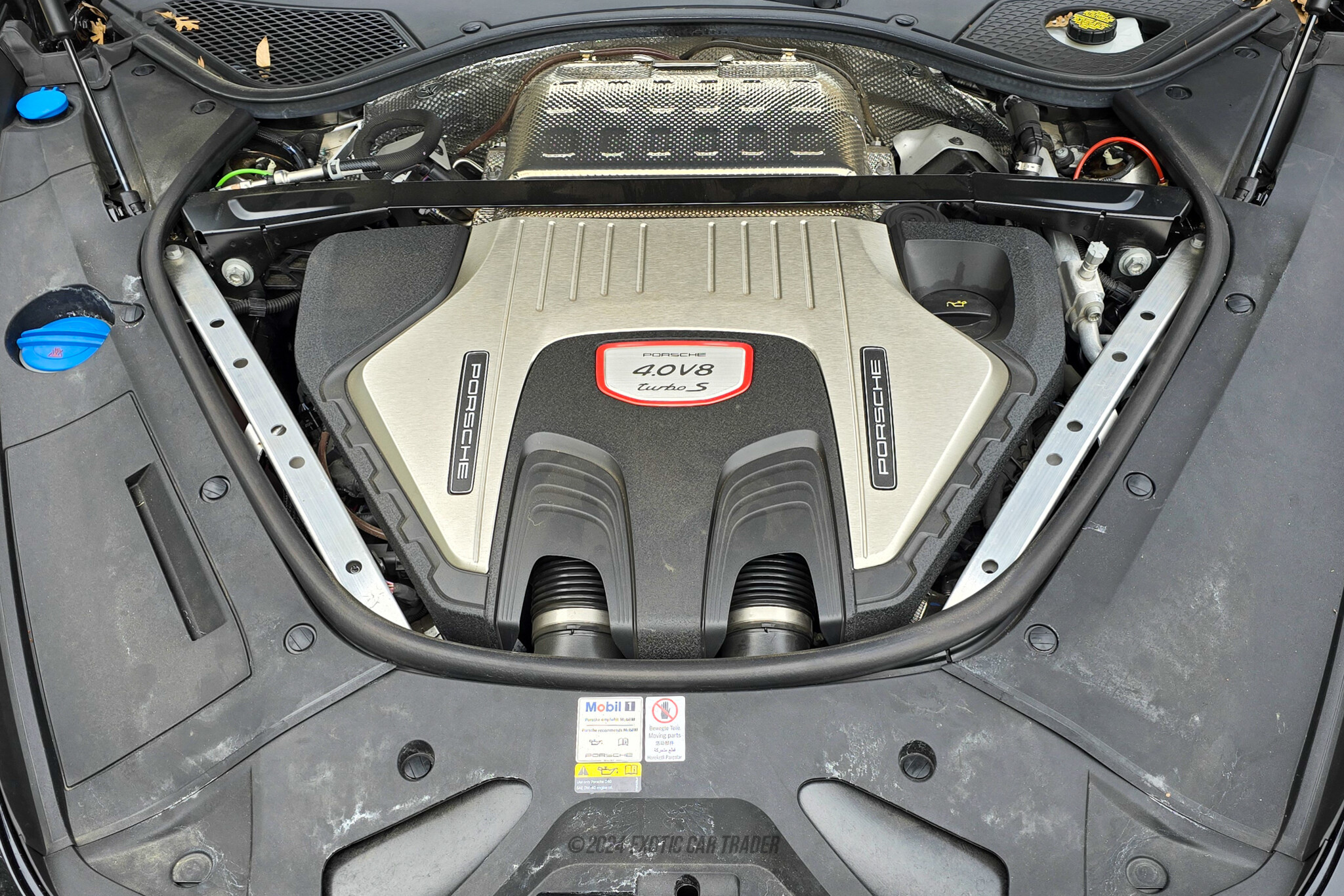 2022 Porsche Panamera - Engine Photo