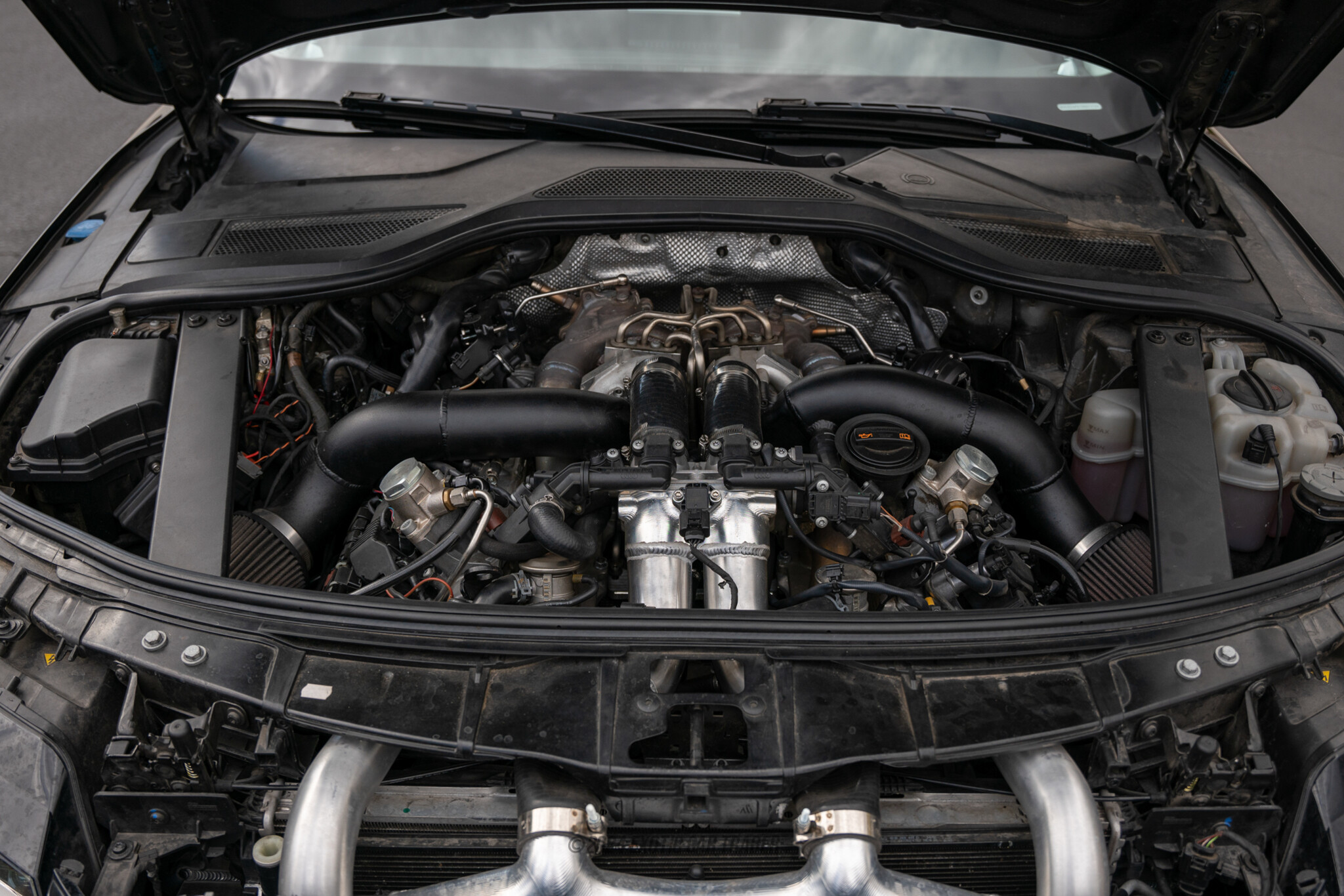 2013 Audi S8 - Engine Photo