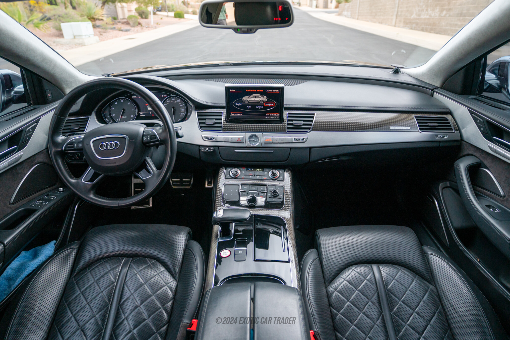 2013 Audi S8 - Interior Photo