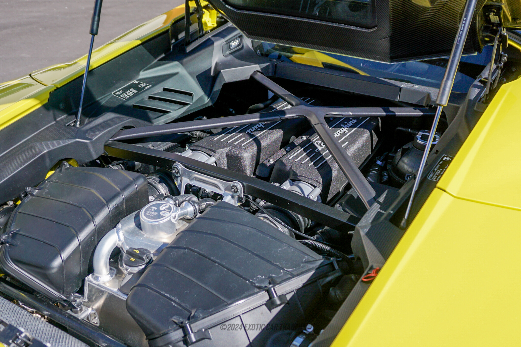 2023 Lamborghini Huracan - Engine Photo