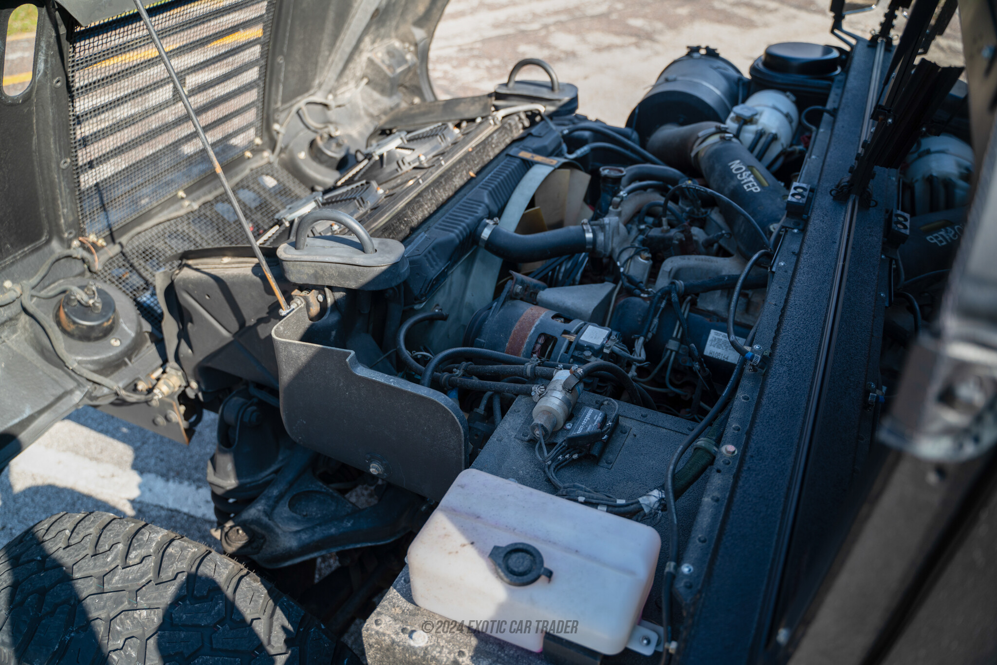 1992 American General Humvee - Engine Photo