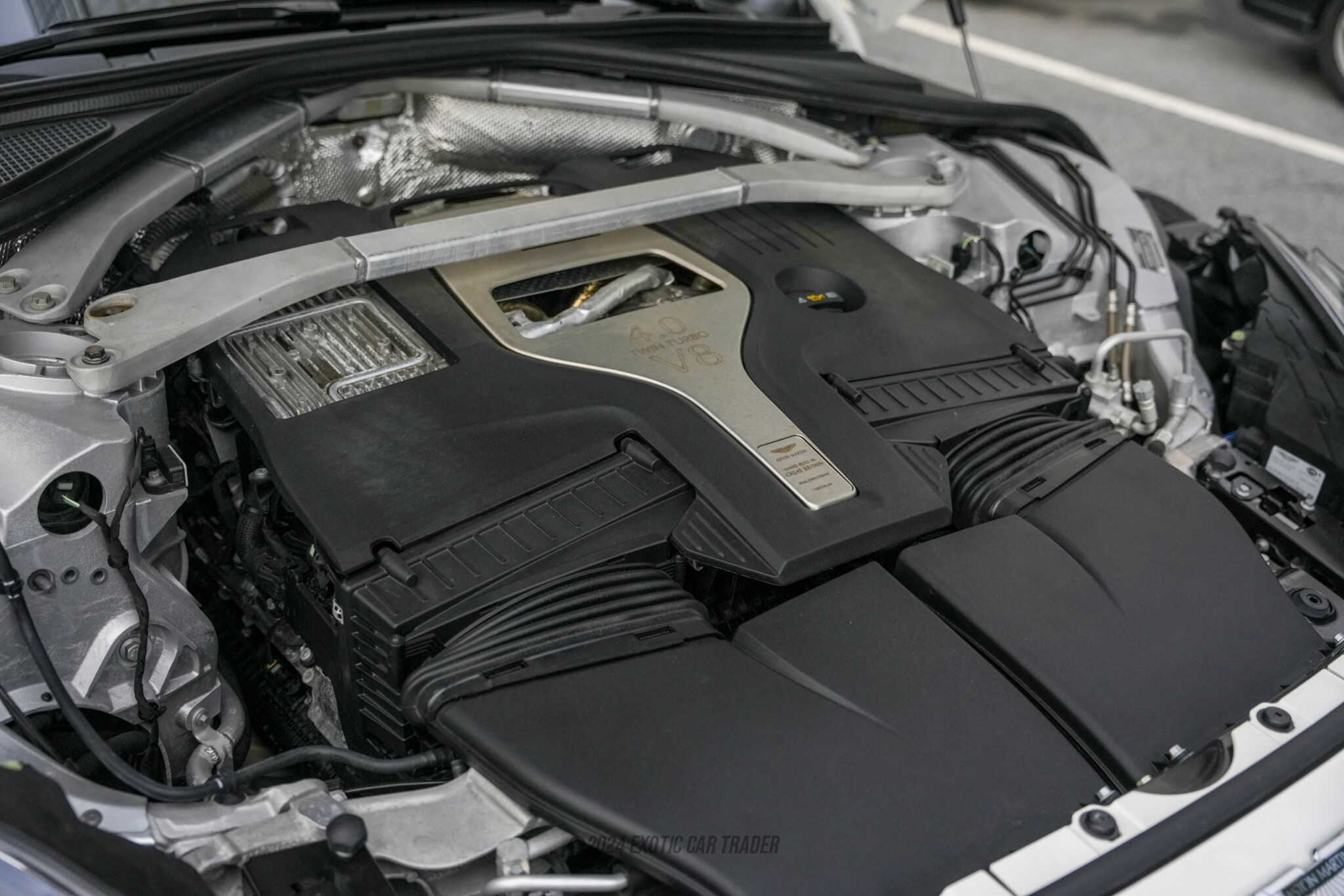 2021 Aston Martin DBX - Engine Photo