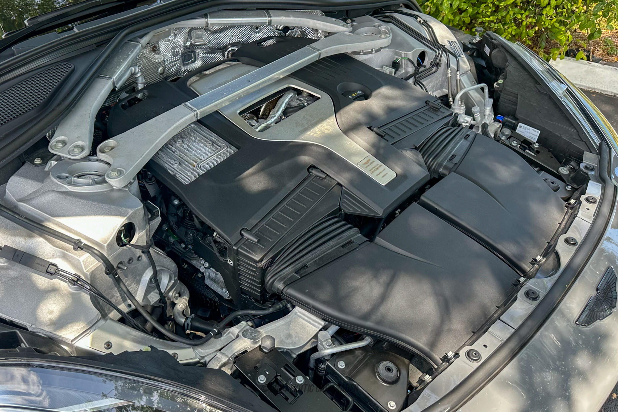 2023 Aston Martin DBX - Engine Photo