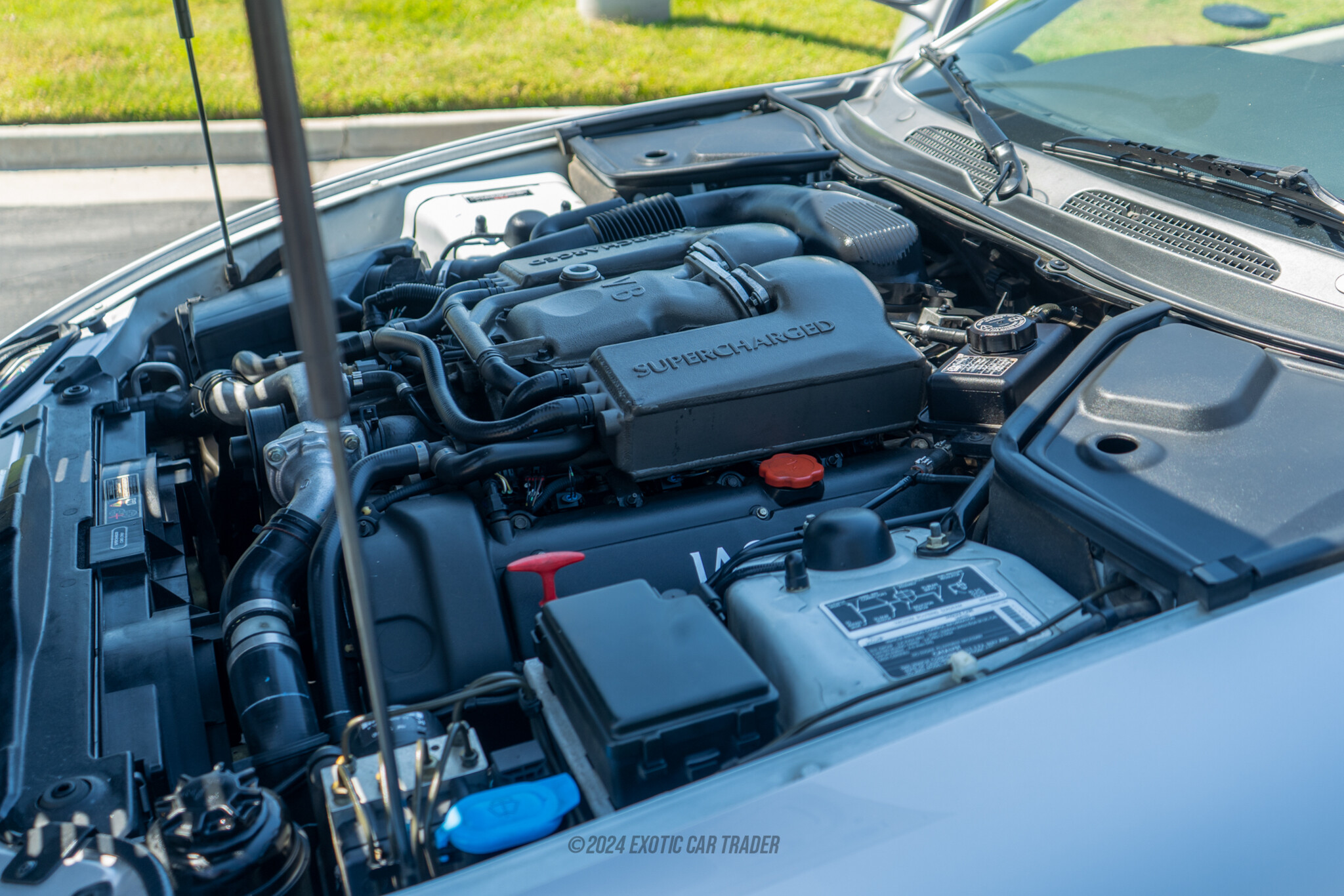 2002 Jaguar XKR - Engine Photo