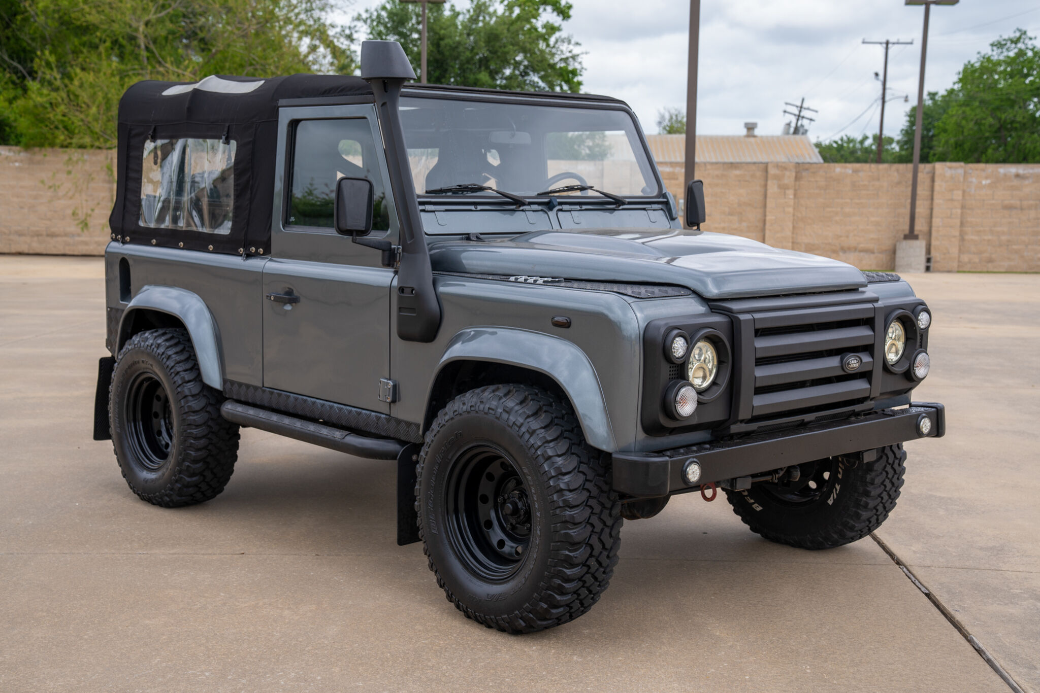 1989 Land Rover Defender - Overview Photo