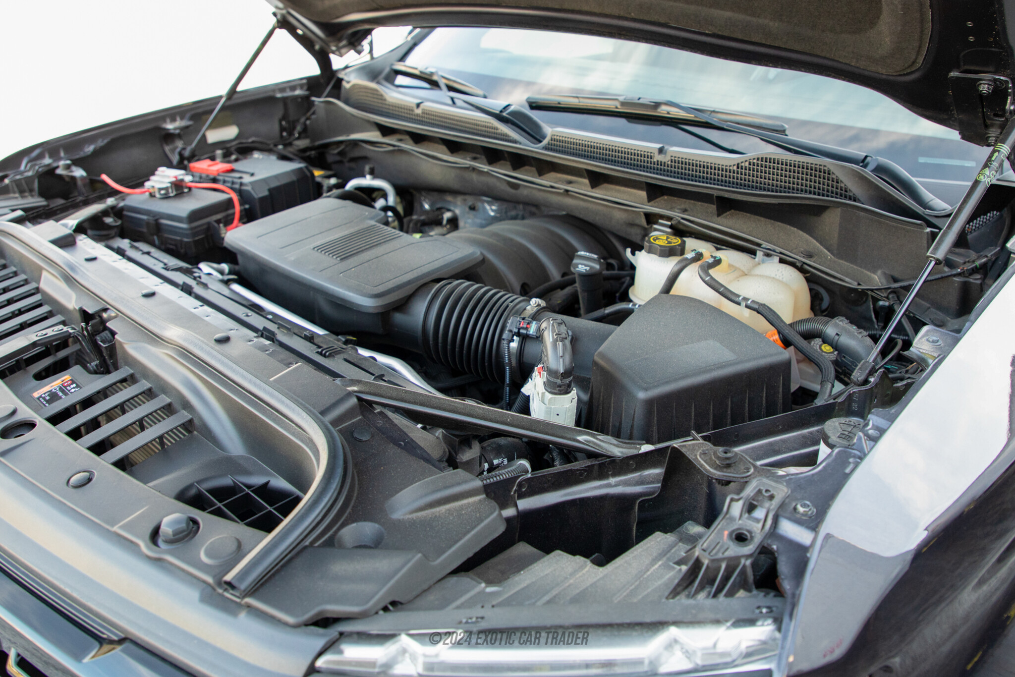 2022 Chevrolet Silverado - Engine Photo