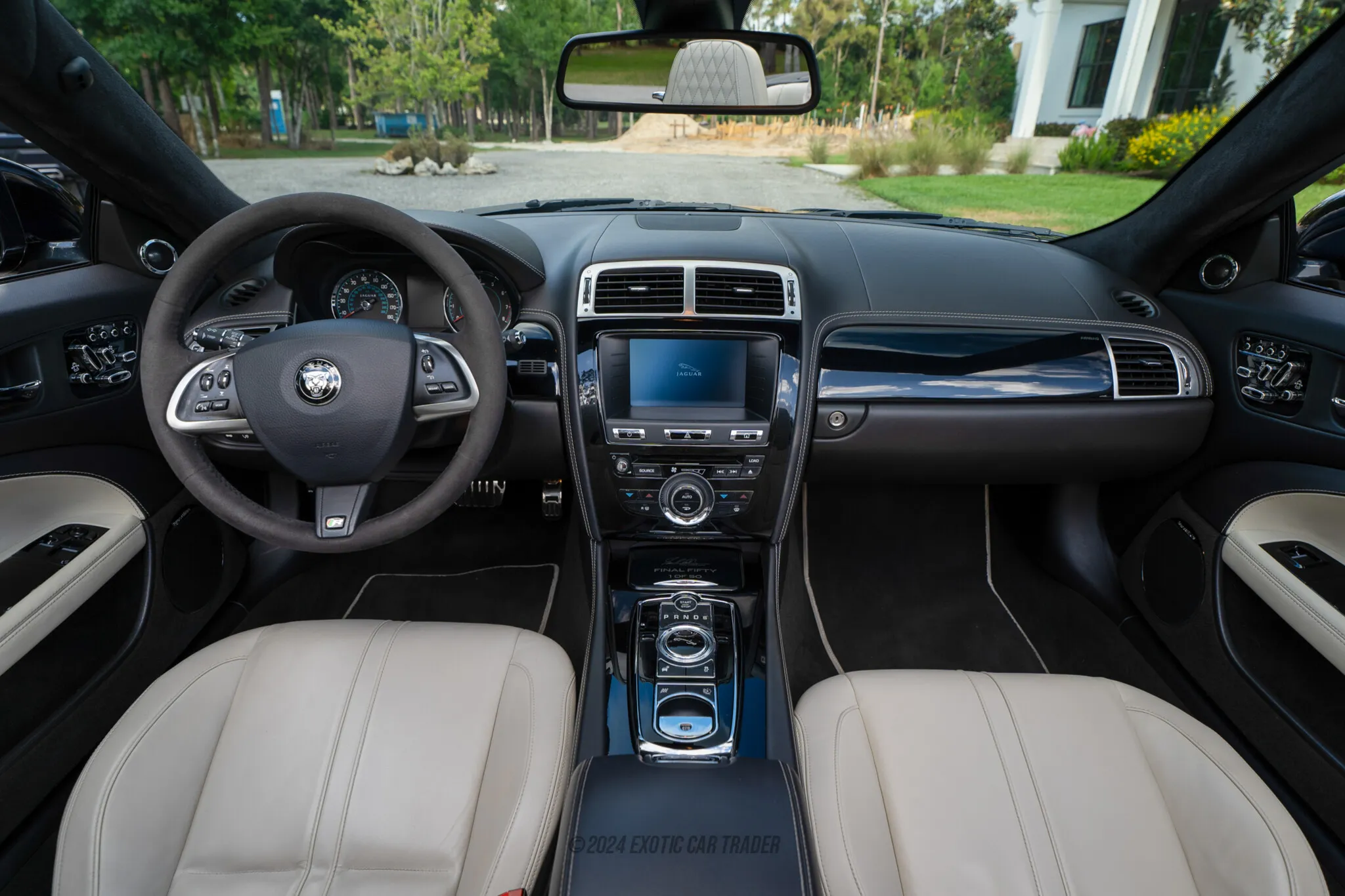 2015 Jaguar XKR - Interior Photo