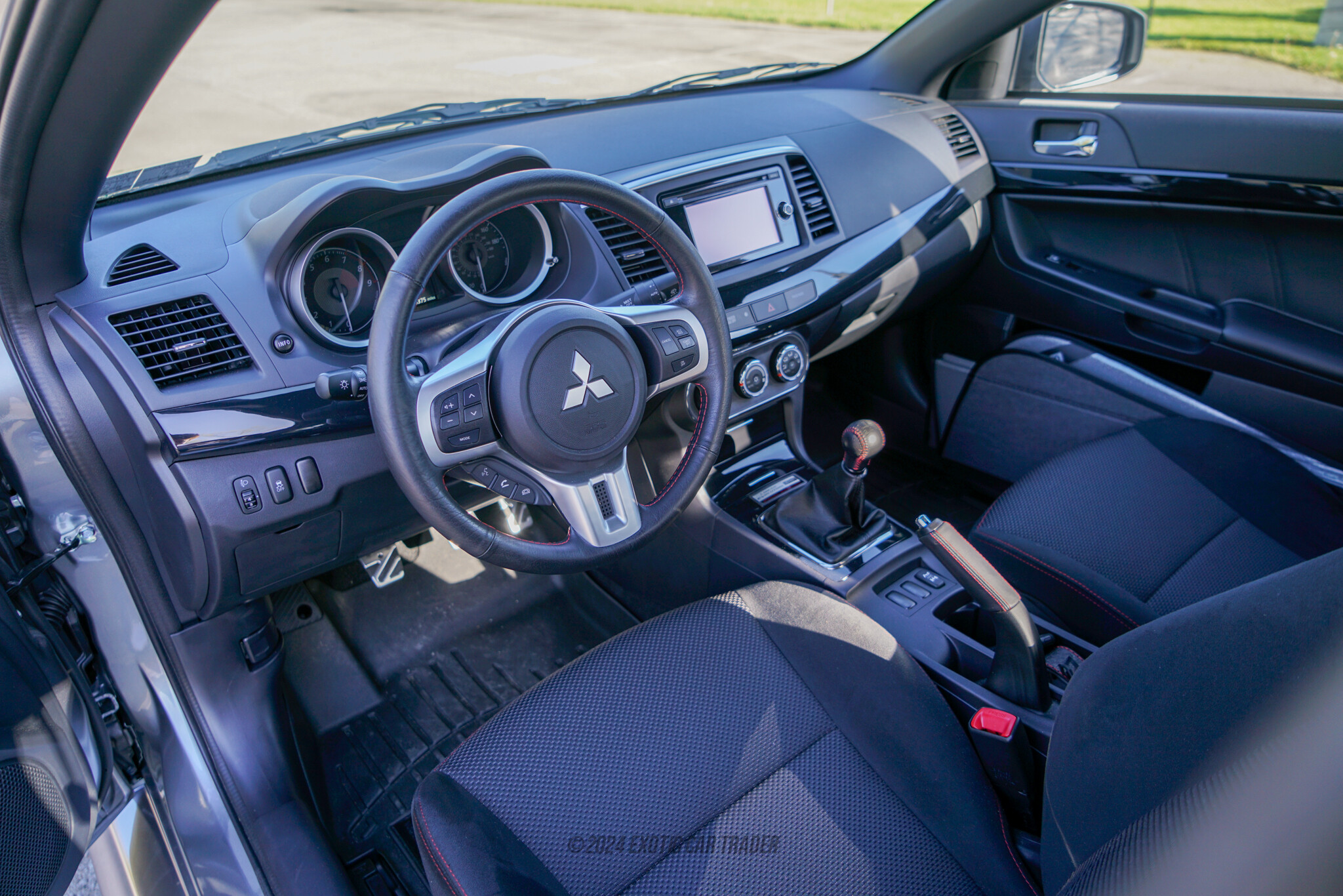 2015 Mitsubishi Lancer Evolution - Interior Photo