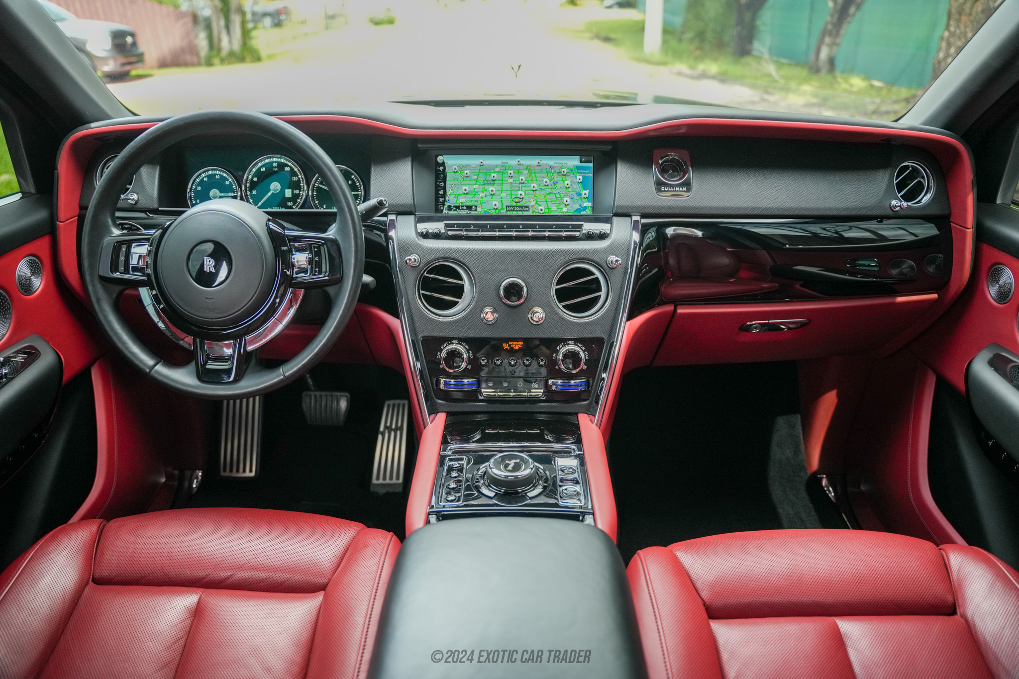 2022 Rolls-Royce Cullinan - Interior Photo