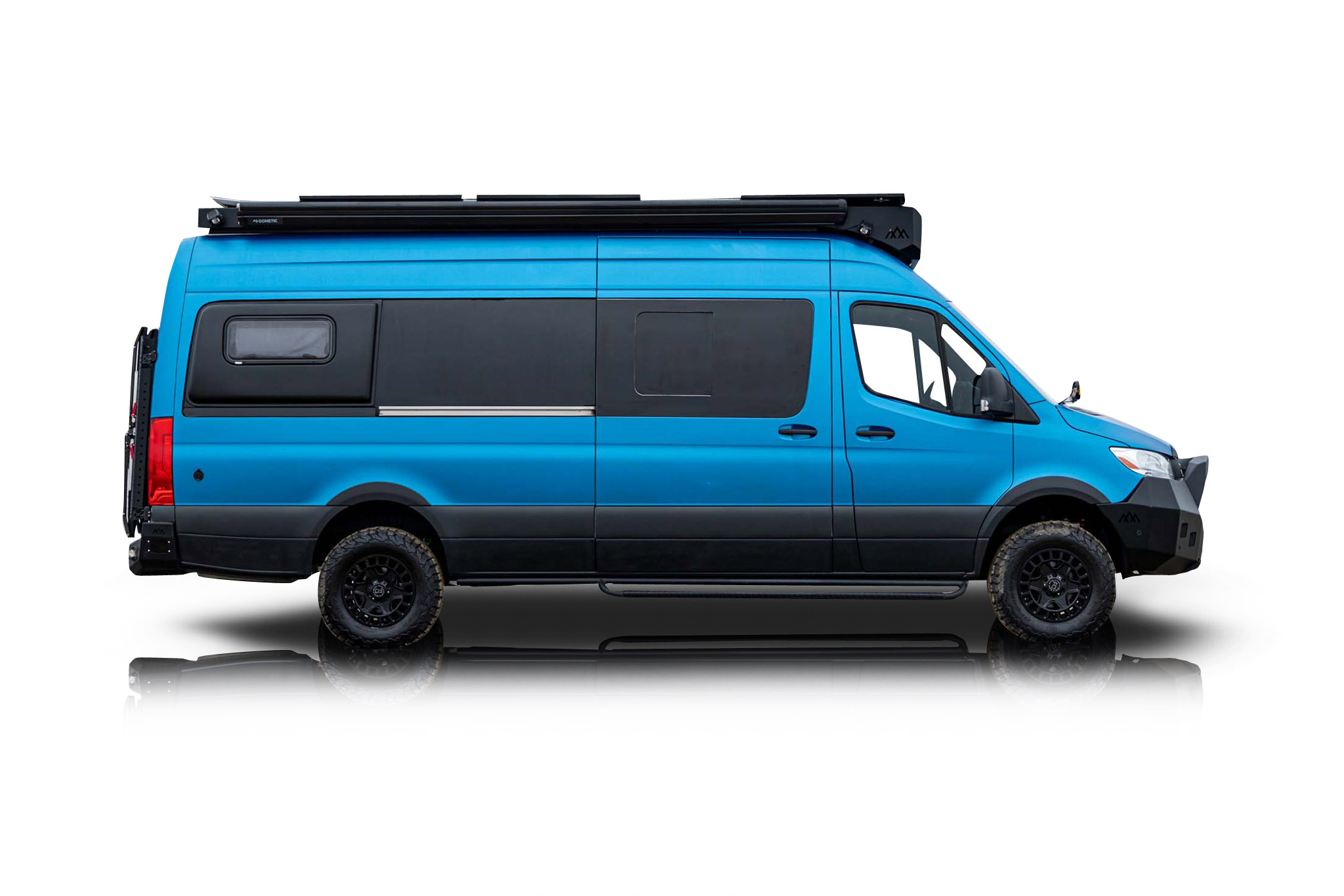 An incredible side shot photo of a Mercedes-Benz Sprinter 2500 that you should buy.