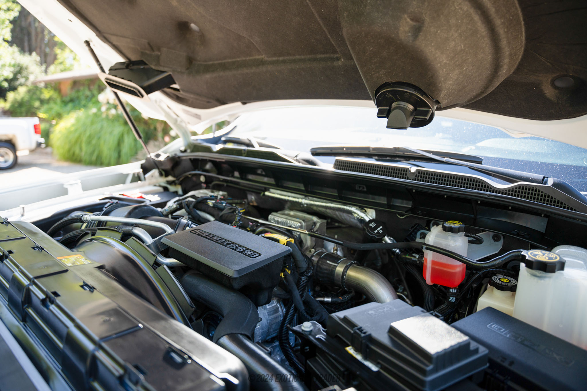 2023 GMC Sierra 3500 HD - Engine Photo