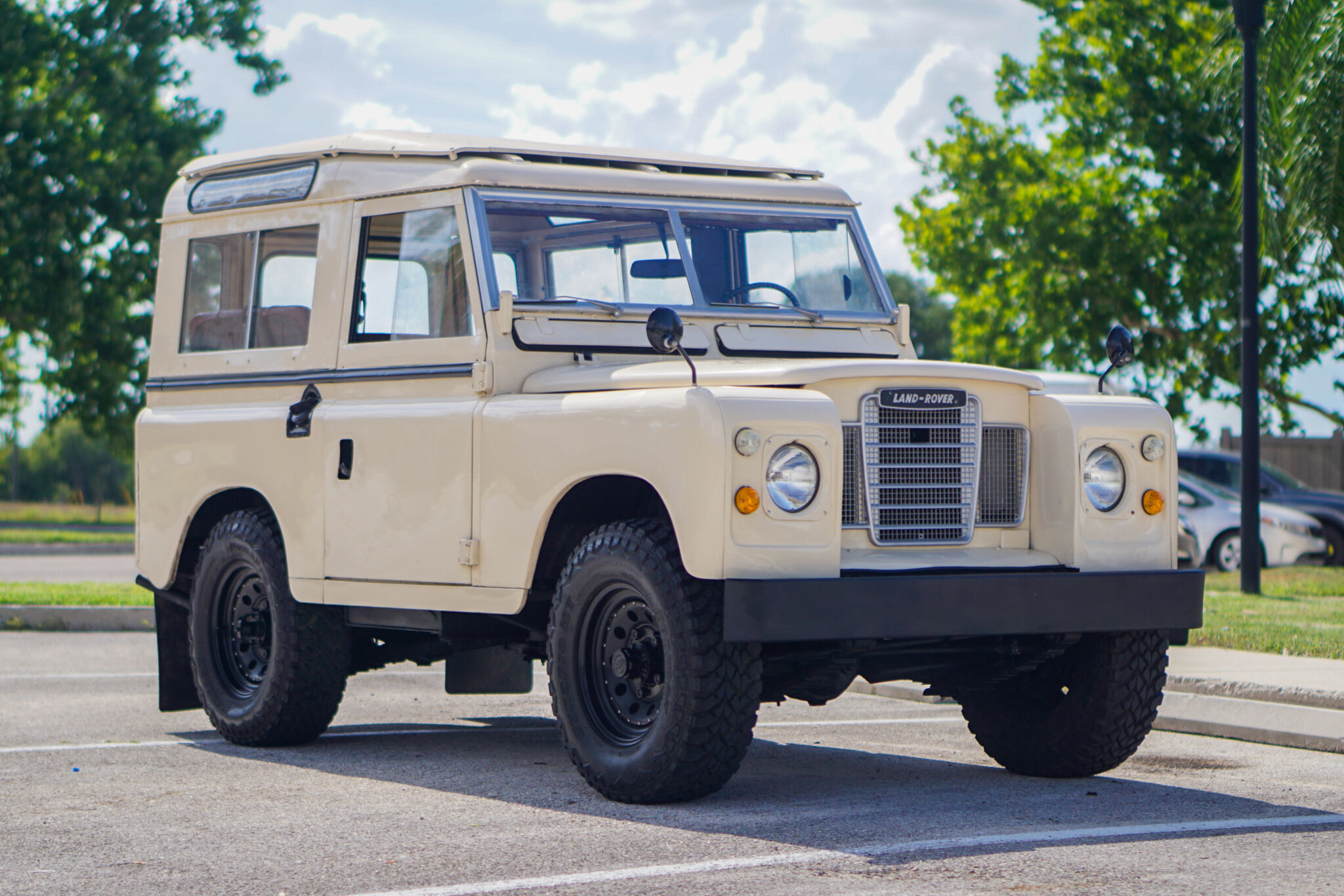 1975 Land Rover  Series 88 - Overview Photo