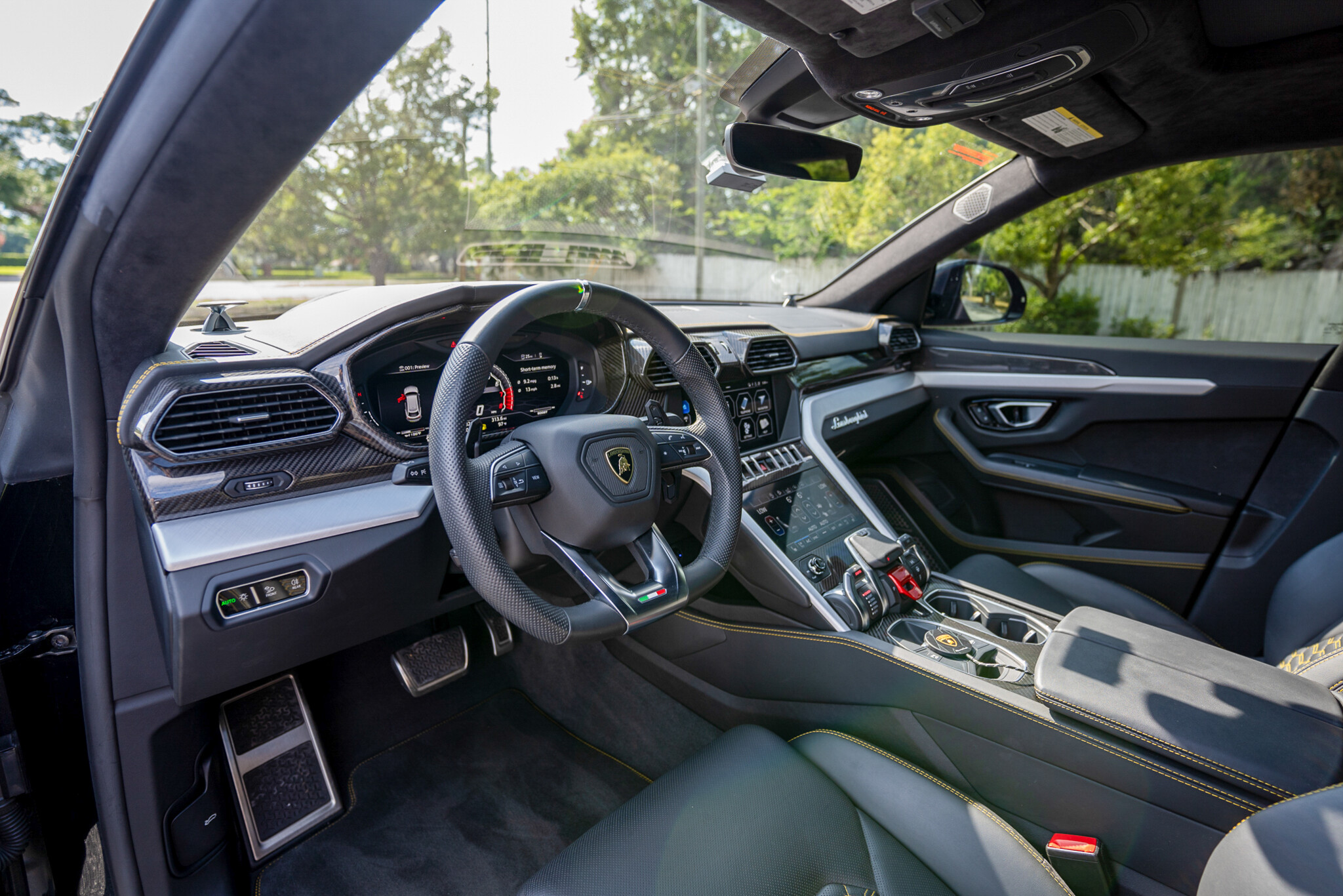 2019 Lamborghini Urus - Interior Photo