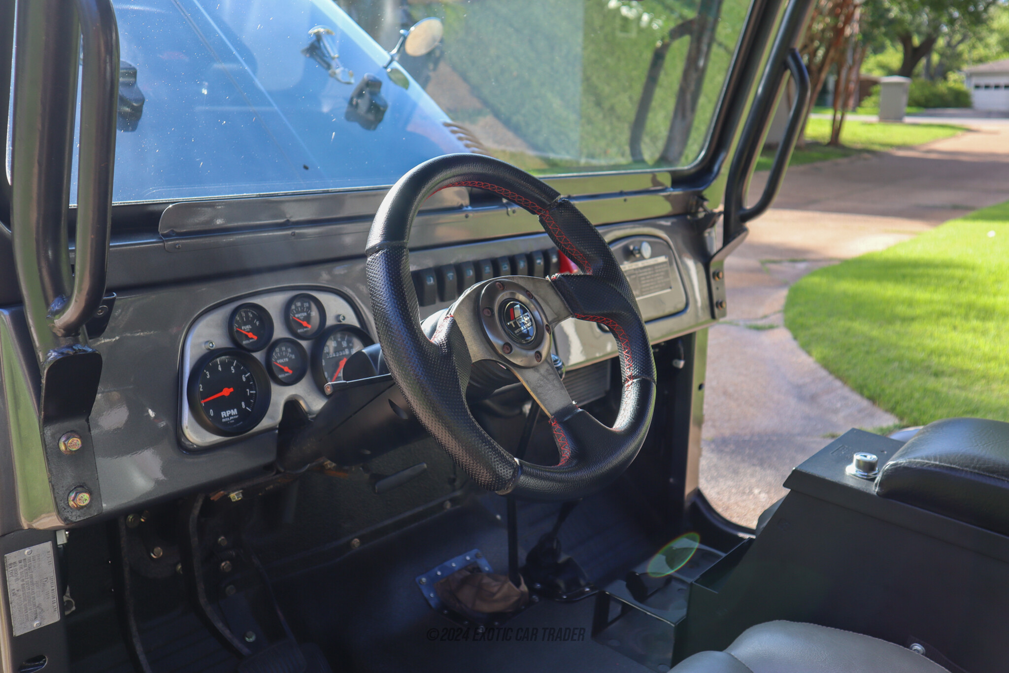 1974 Toyota FJ40 - Interior Photo