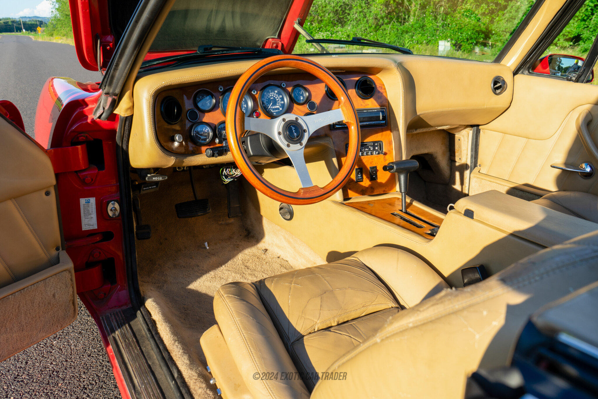 1989 Avanti II - Interior Photo