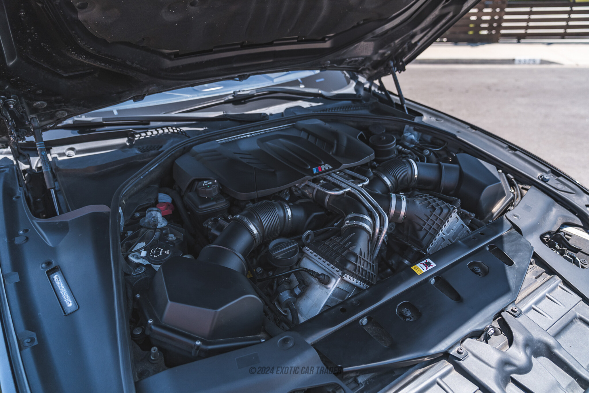 2014 BMW M6 Gran Coupe - Engine Photo
