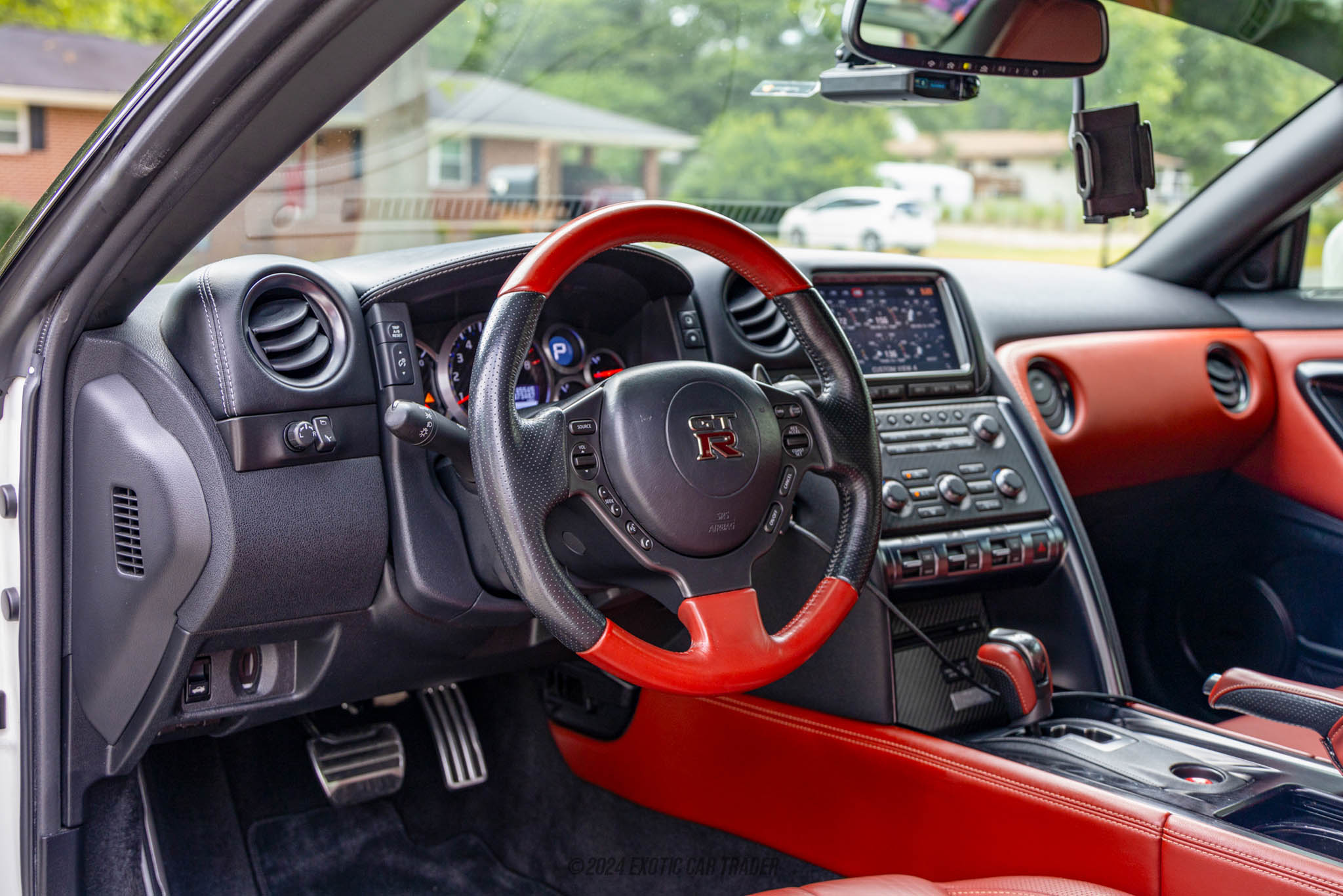 2016 Nissan GT-R - Interior Photo