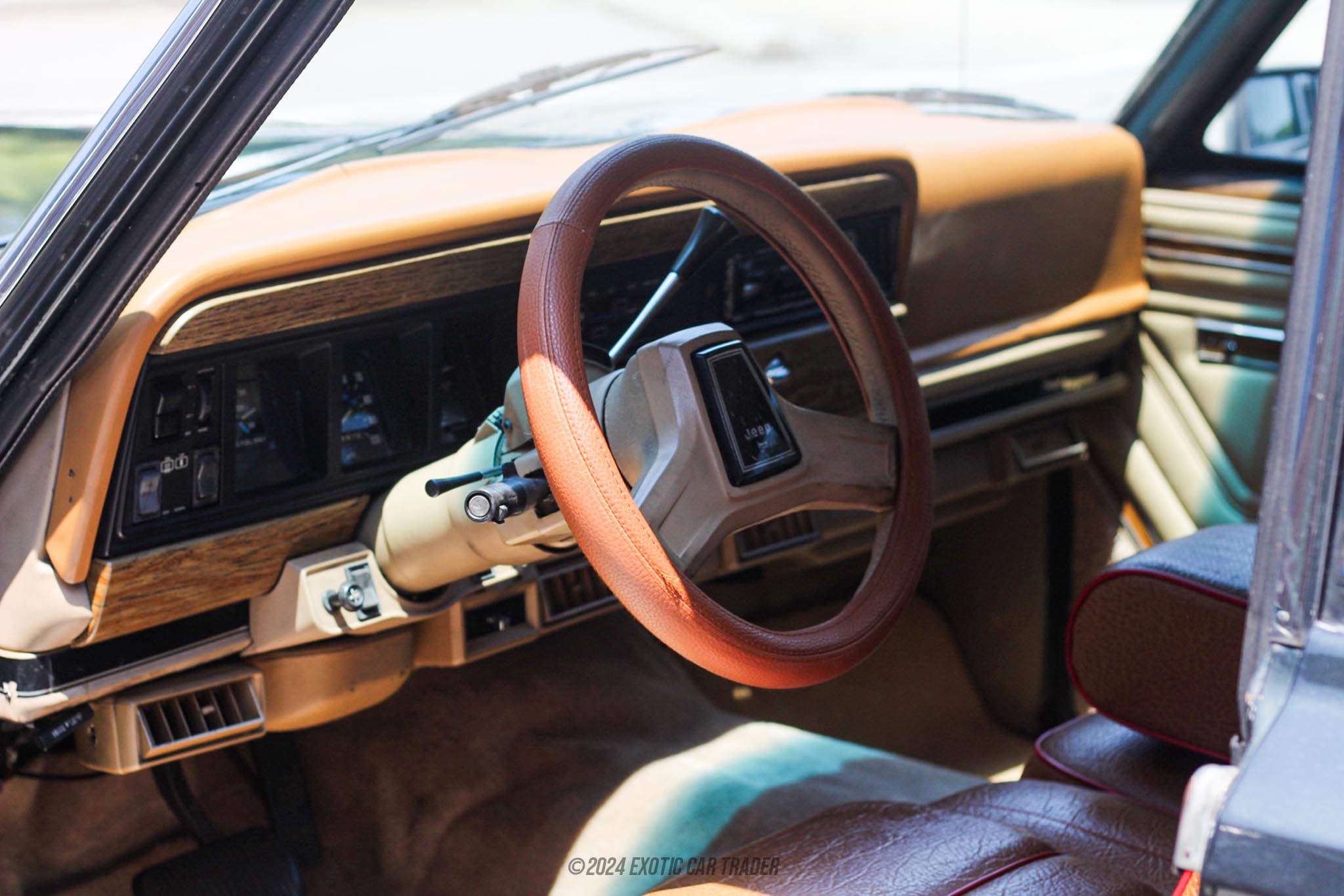 1991 Jeep Grand Wagoneer - Interior Photo