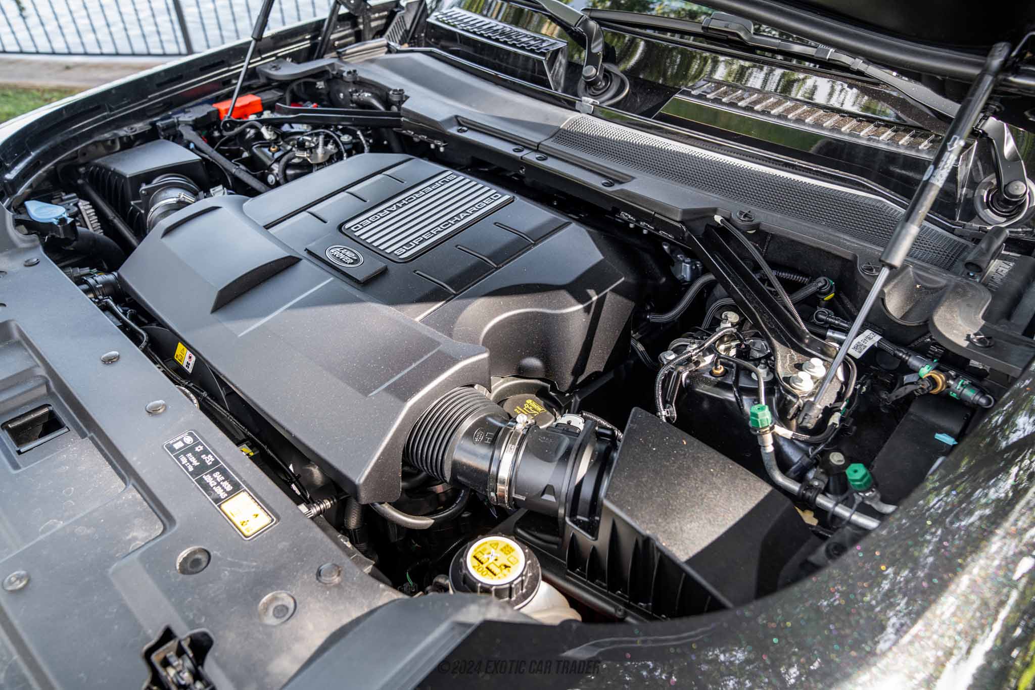 2022 Land Rover Defender - Engine Photo