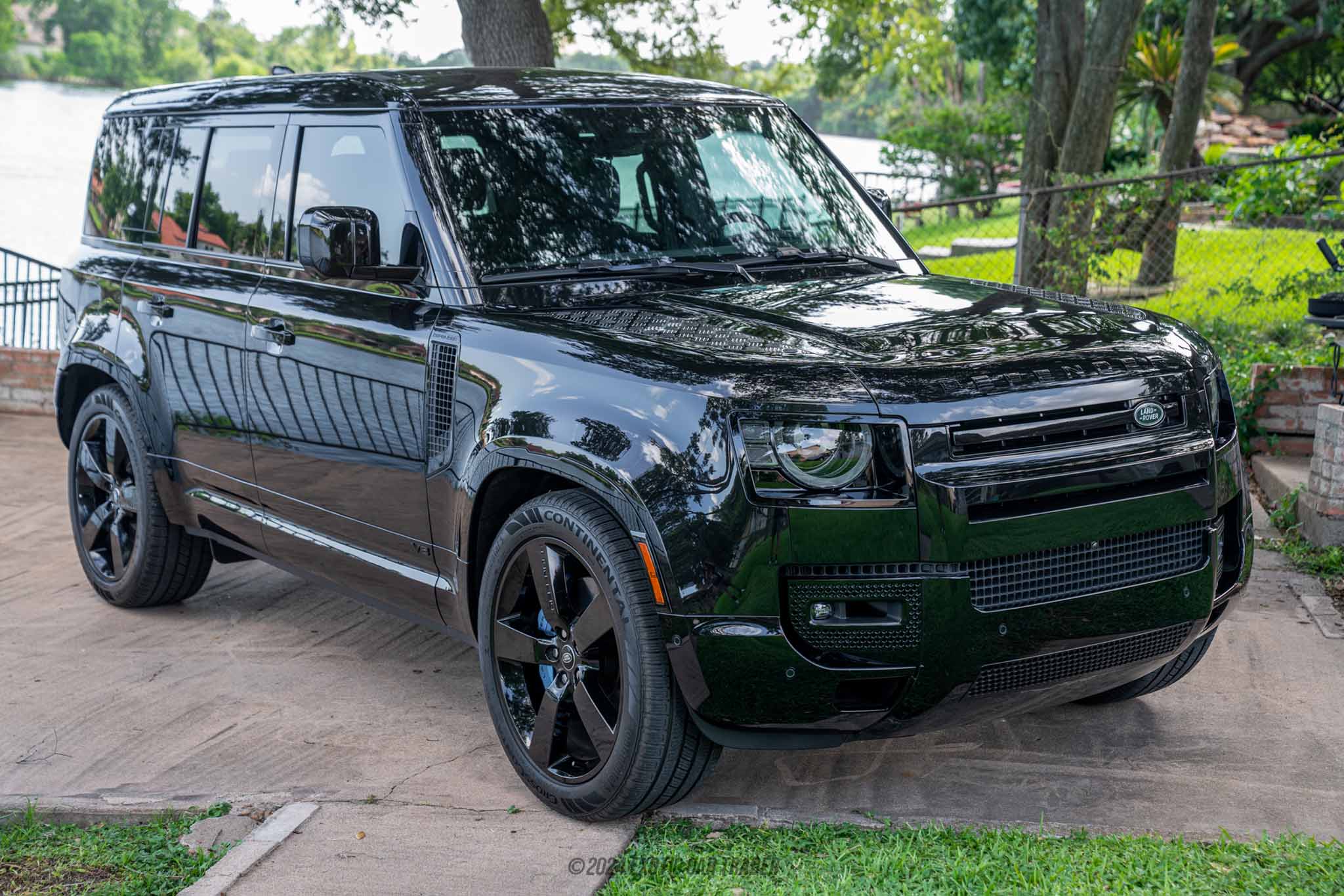 2022 Land Rover Defender - Overview Photo