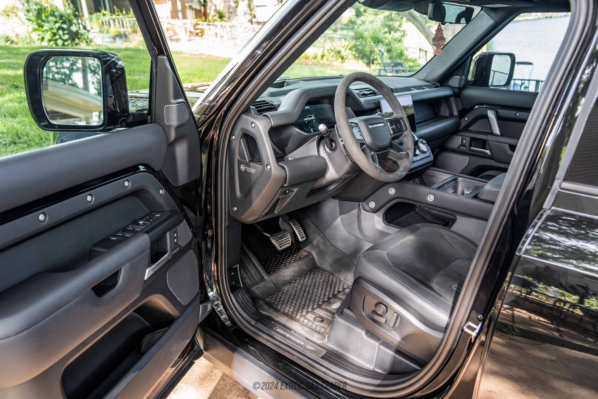 2022 Land Rover Defender - Interior Photo