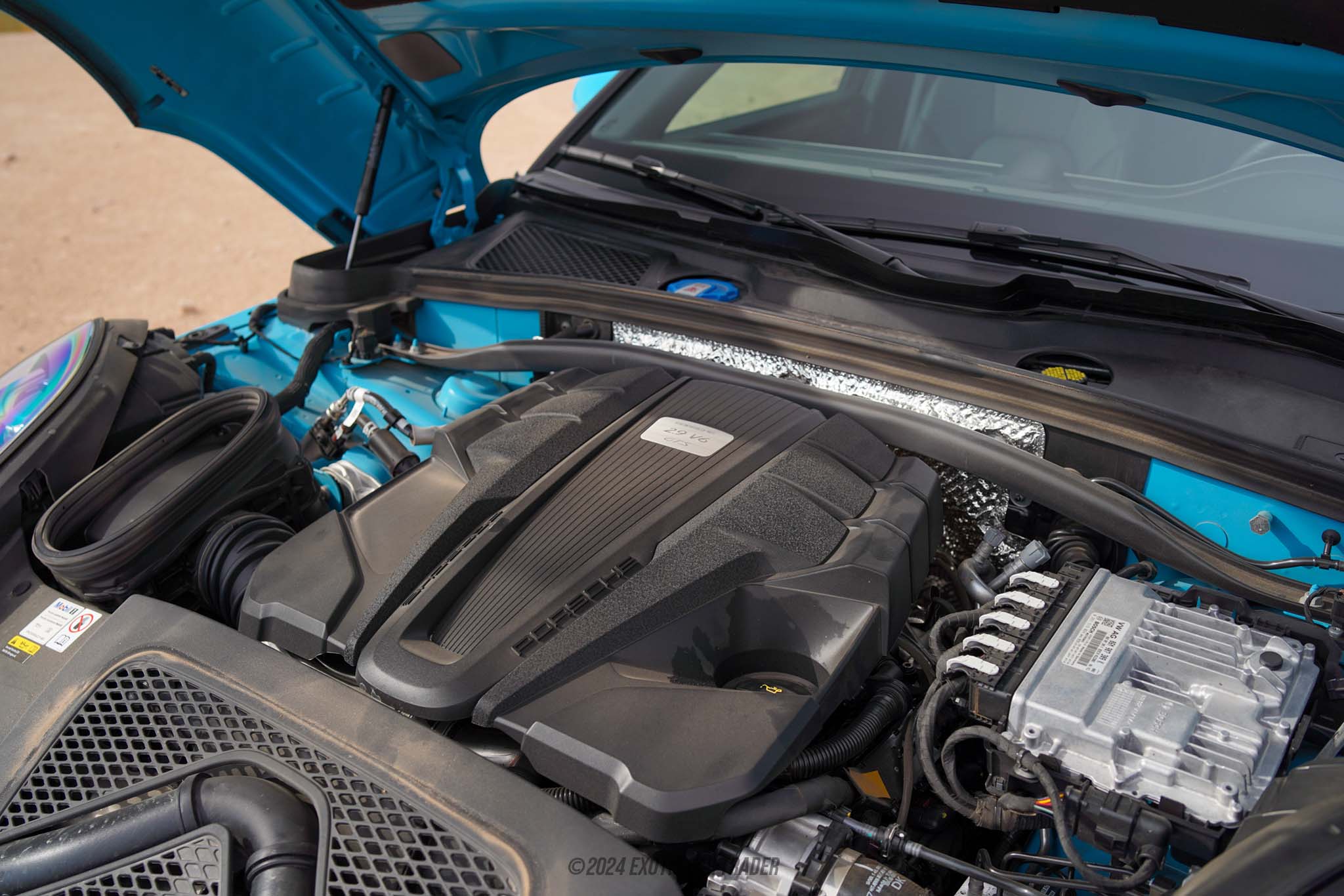 2023 Porsche Macan - Engine Photo