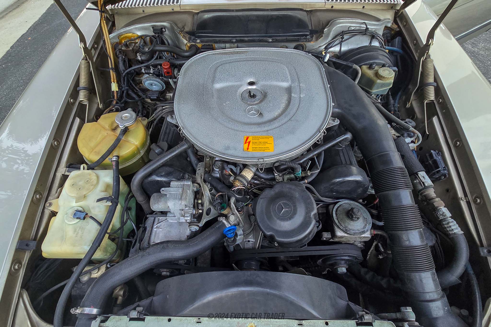 1988 Mercedes Benz 560SL - Engine Photo