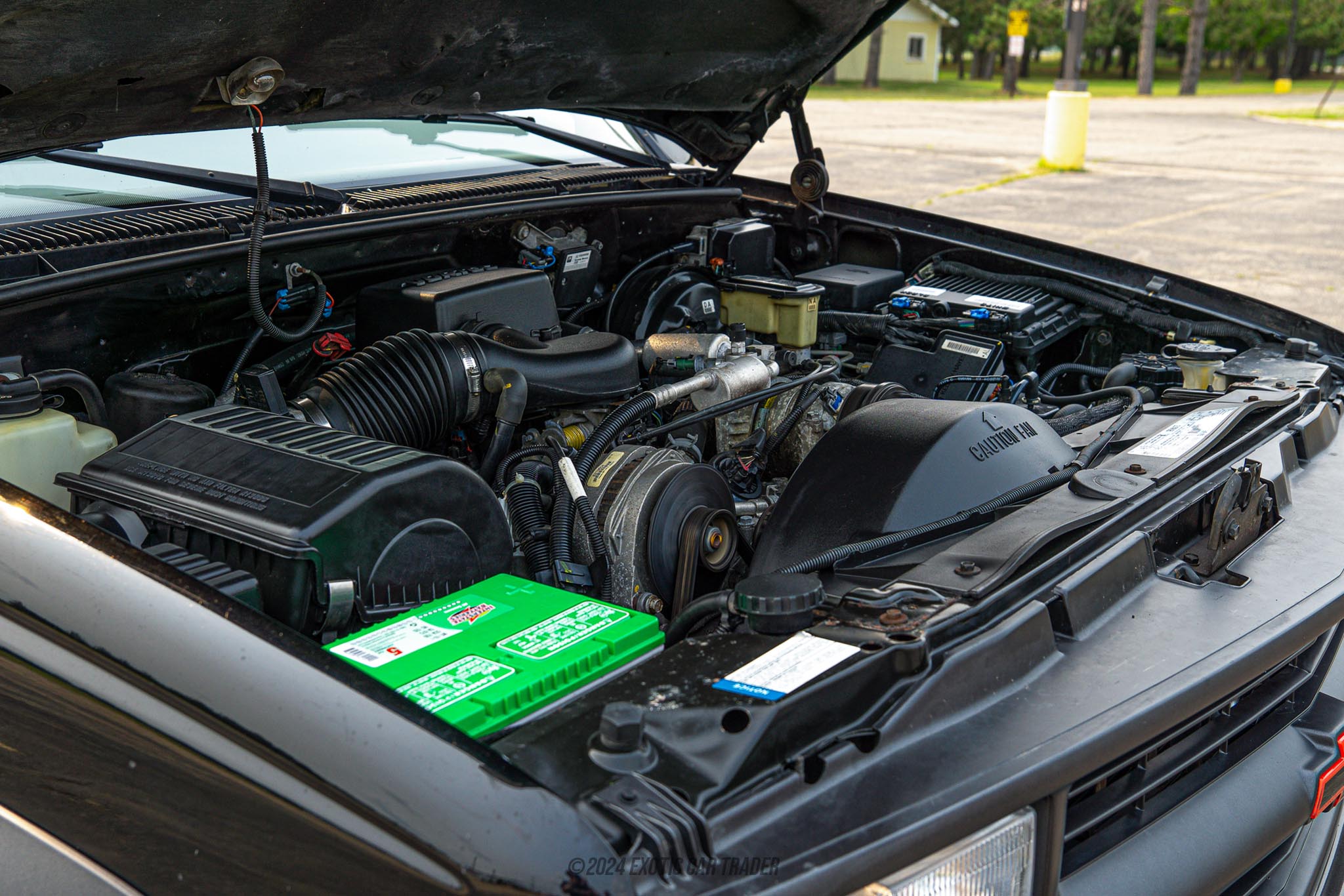 1999 Chevrolet Tahoe - Engine Photo
