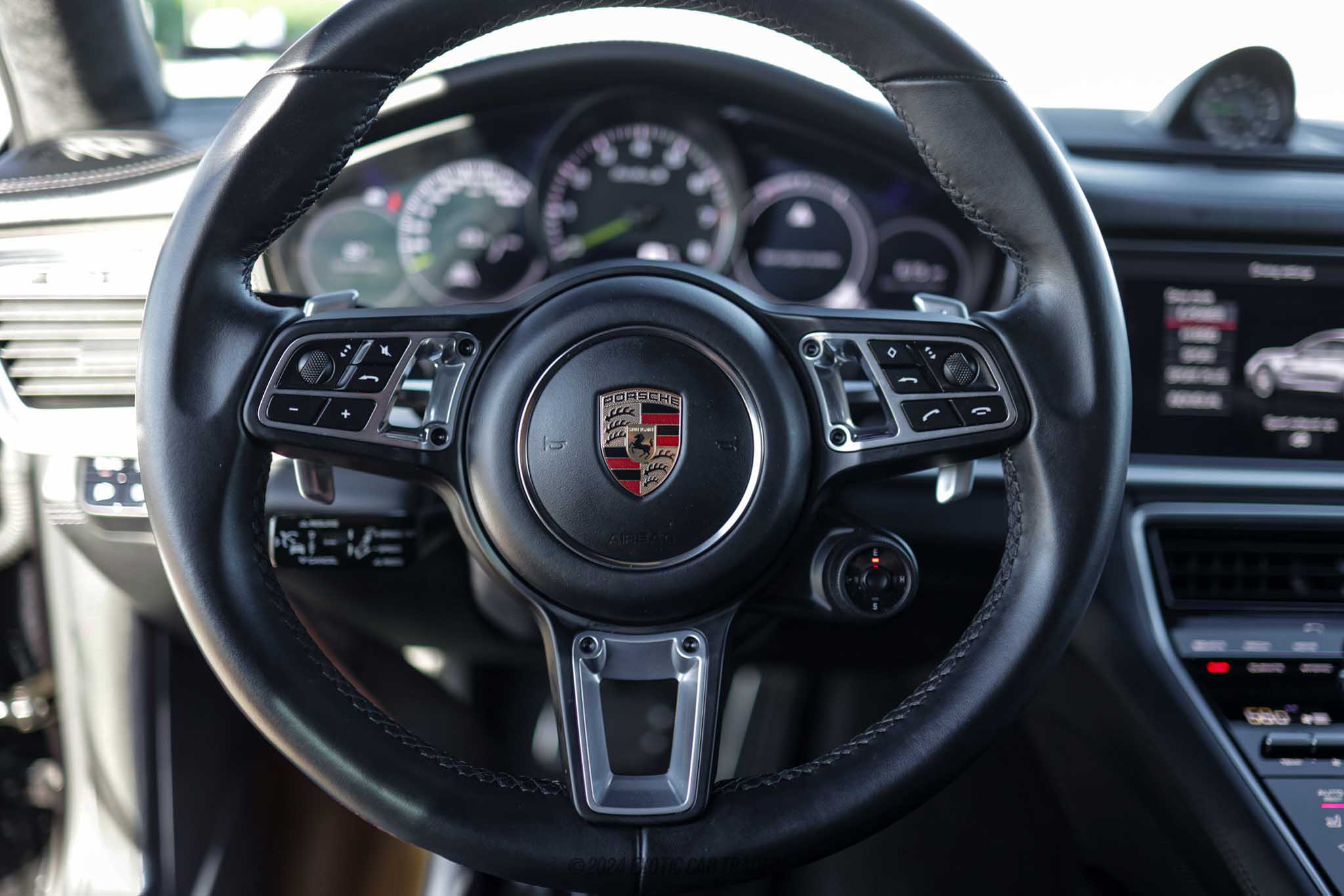 2019 Porsche Panamera - Interior Photo