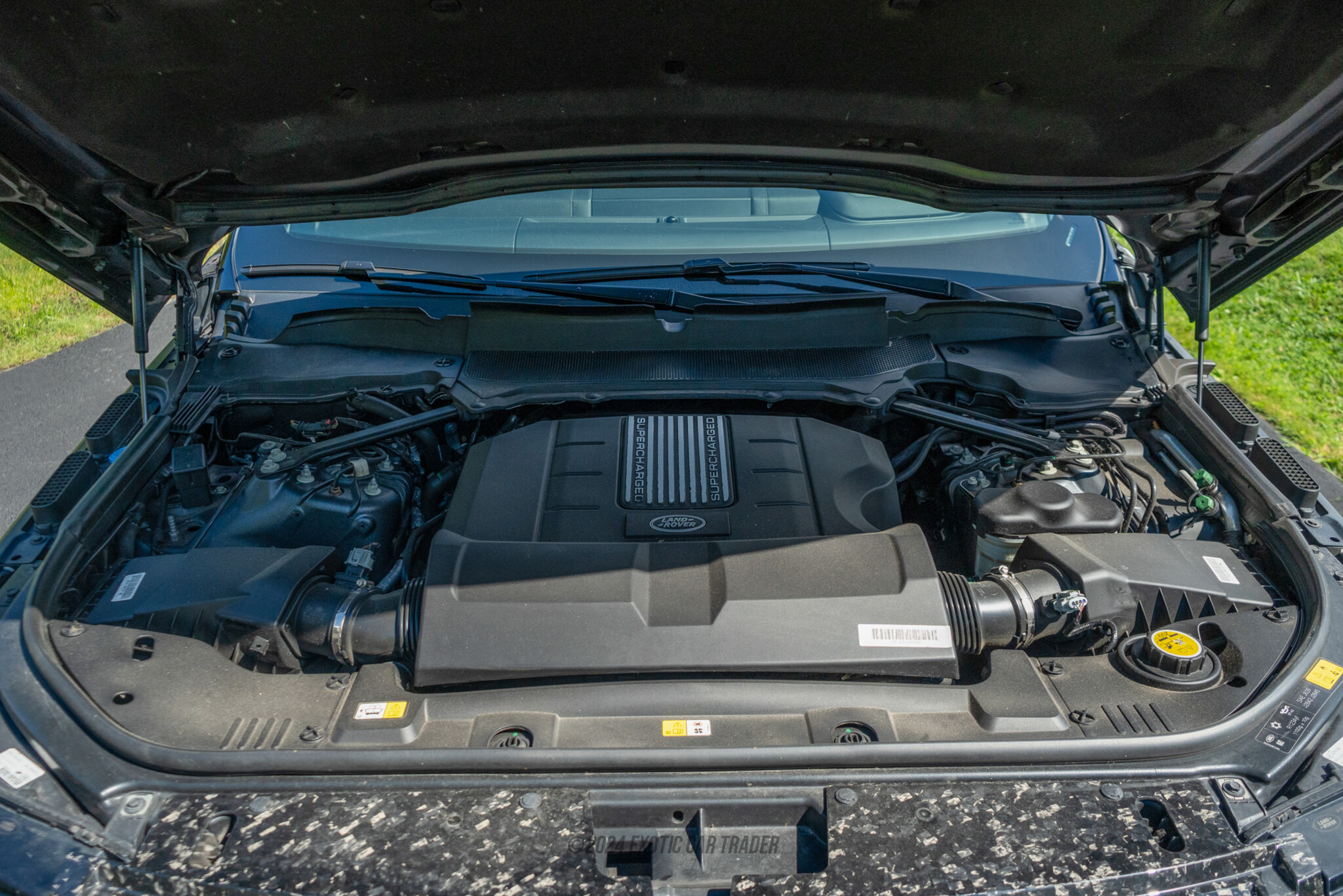 2020 Land Rover Range Rover - Engine Photo