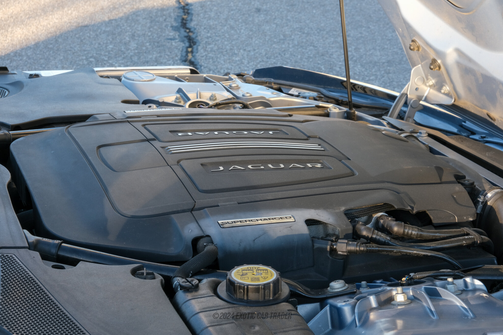 2014 Jaguar F-TYPE - Engine Photo