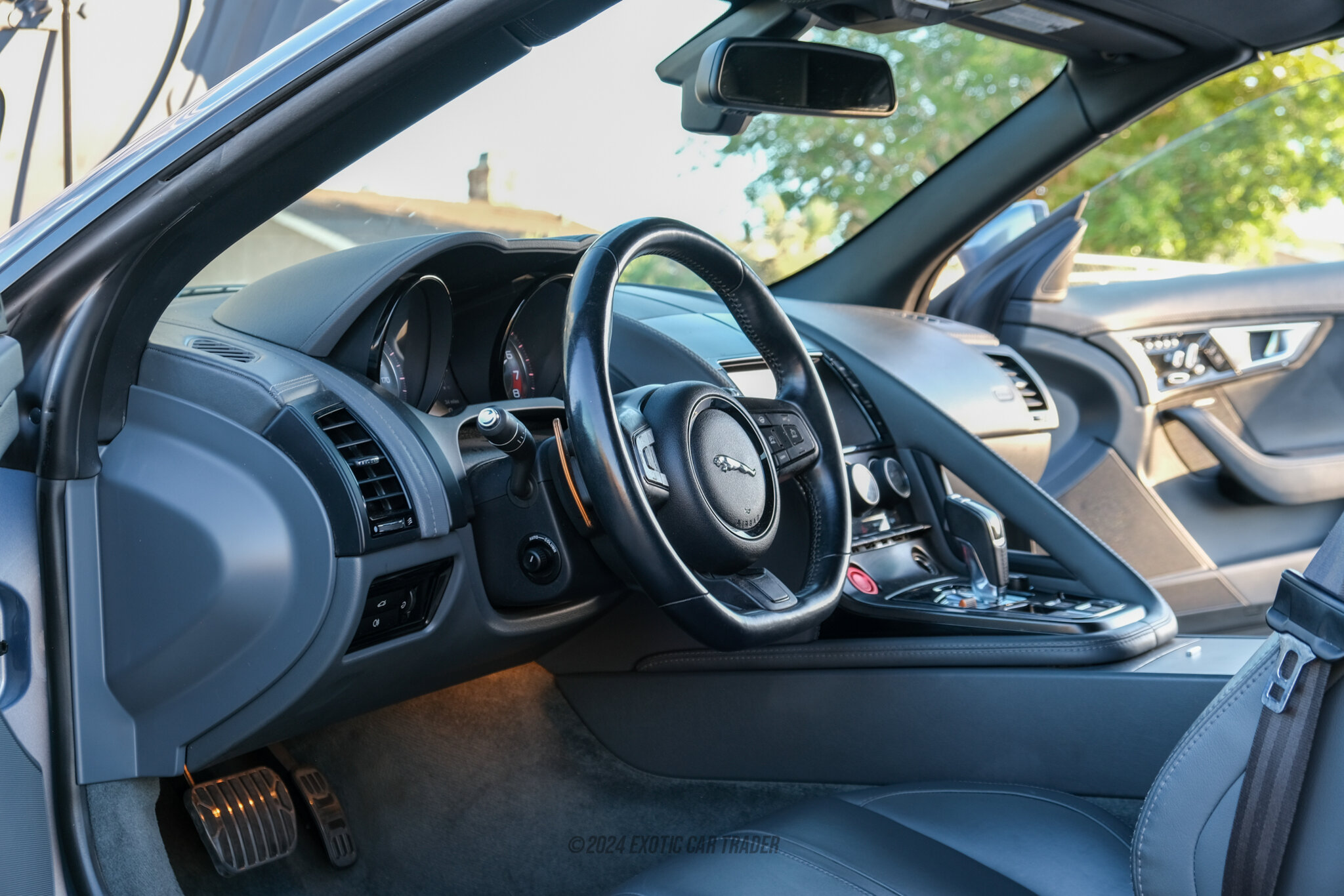 2014 Jaguar F-TYPE - Interior Photo