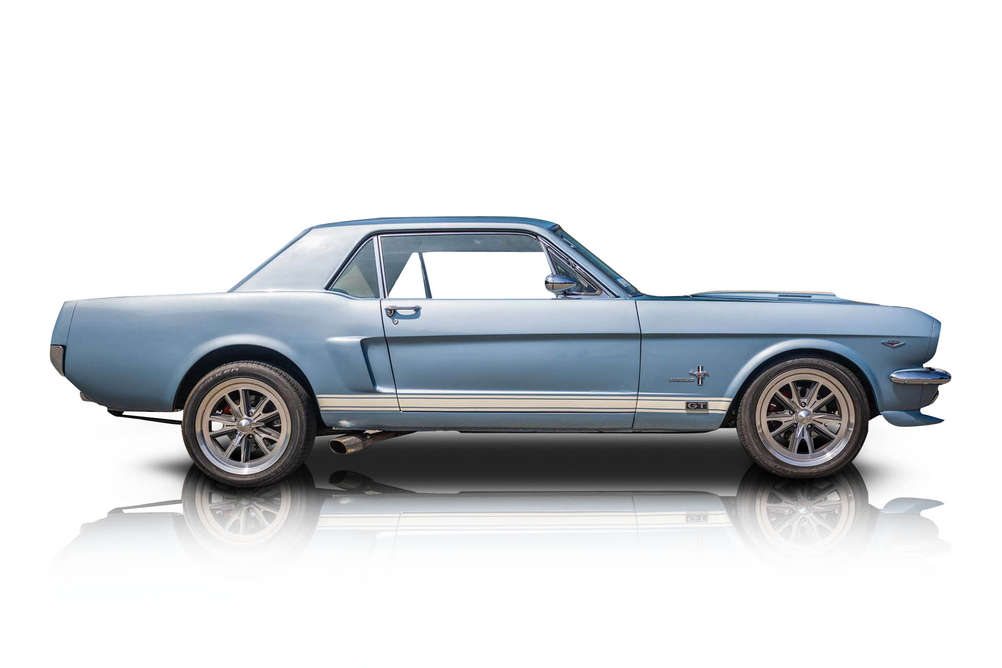 An incredible side shot photo of aFord Mustang that you should buy.