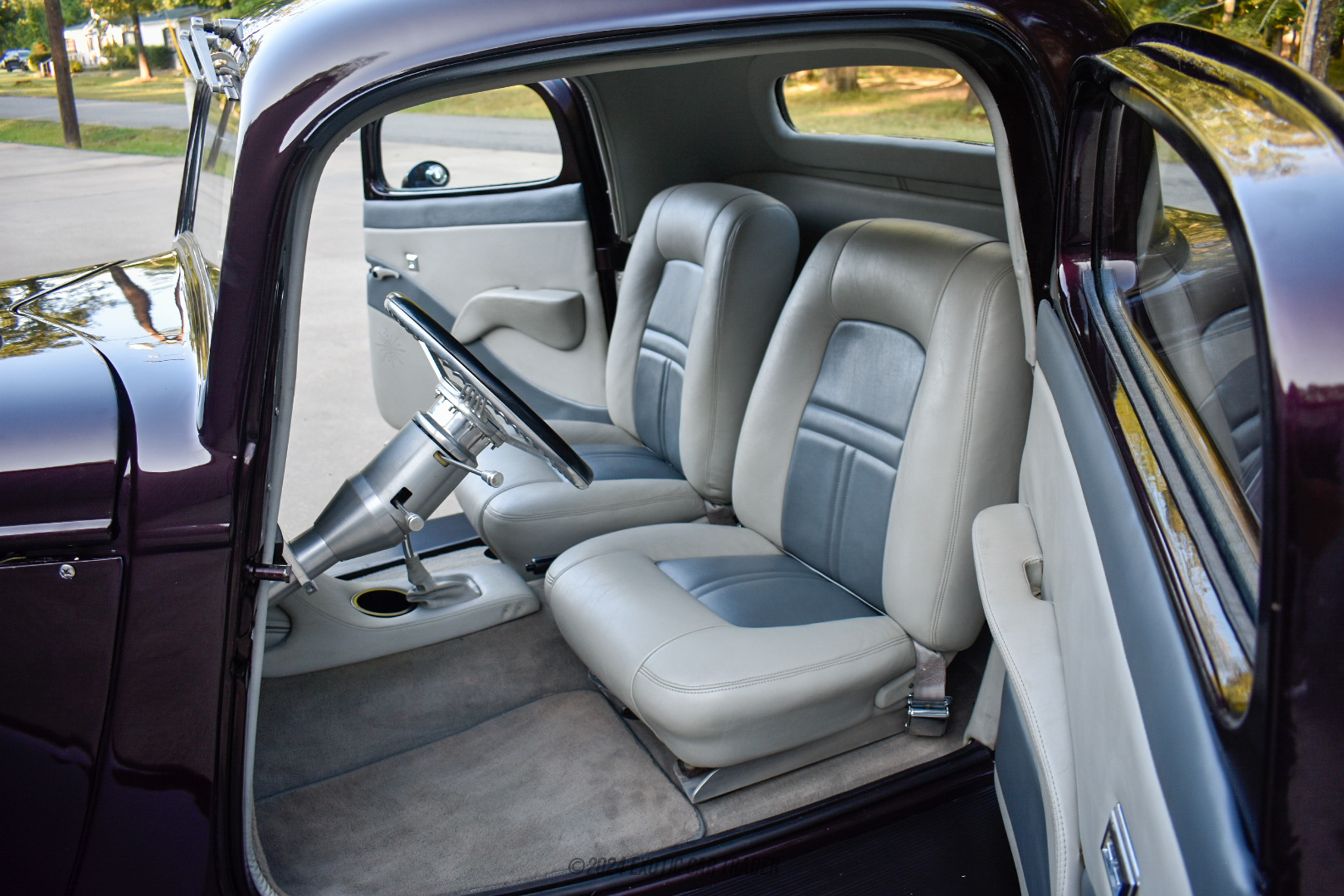 1934 Ford Model 40 - Interior Photo
