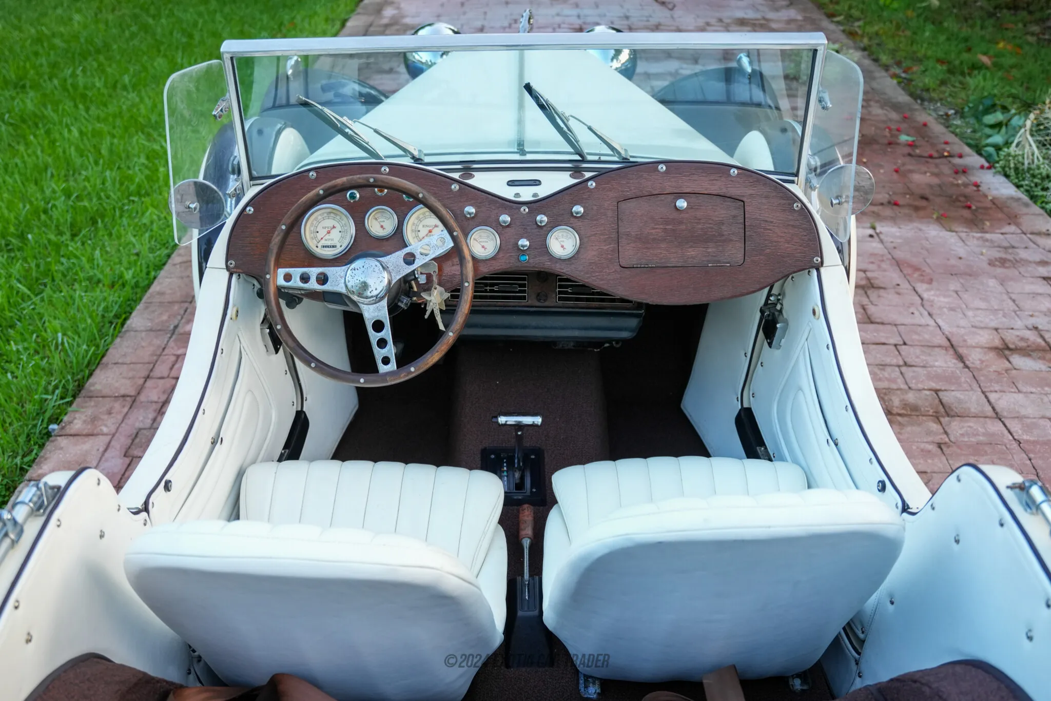 1936 Jaguar SS100 - Interior Photo