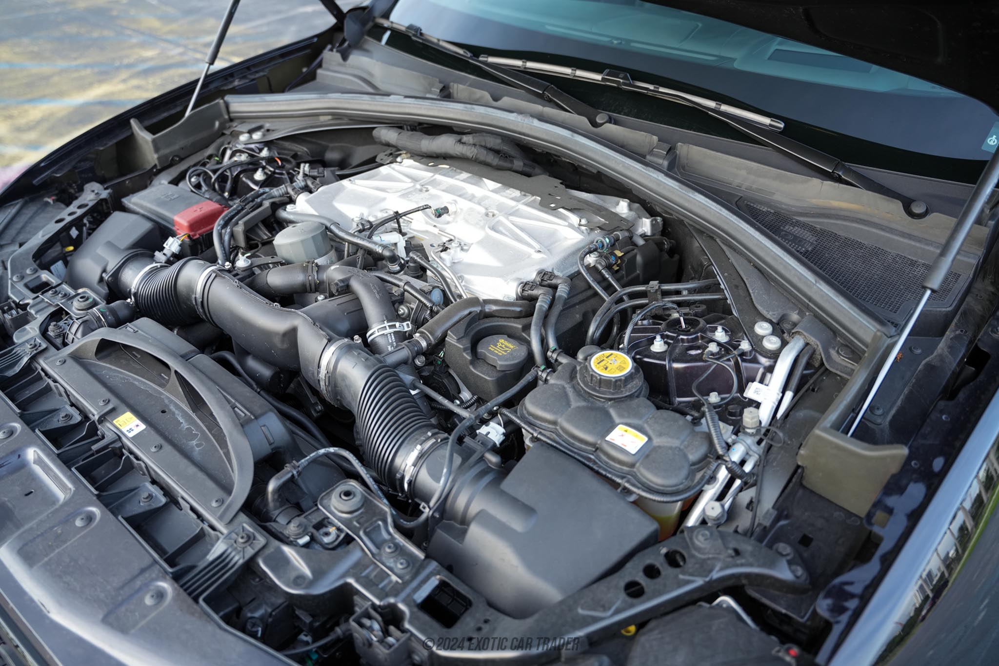 2023 Jaguar F-Pace - Engine Photo