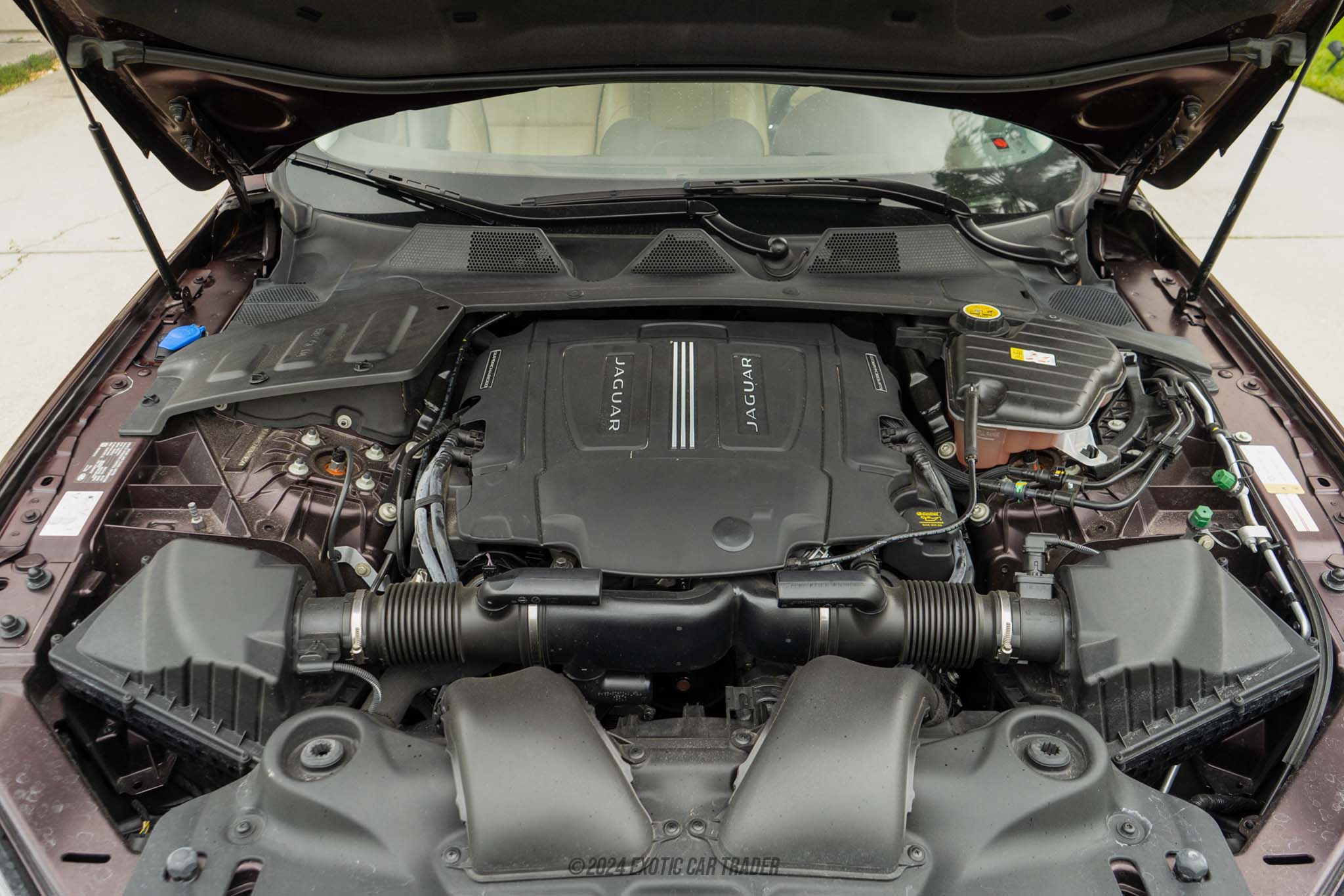 2019 Jaguar XJ - Engine Photo