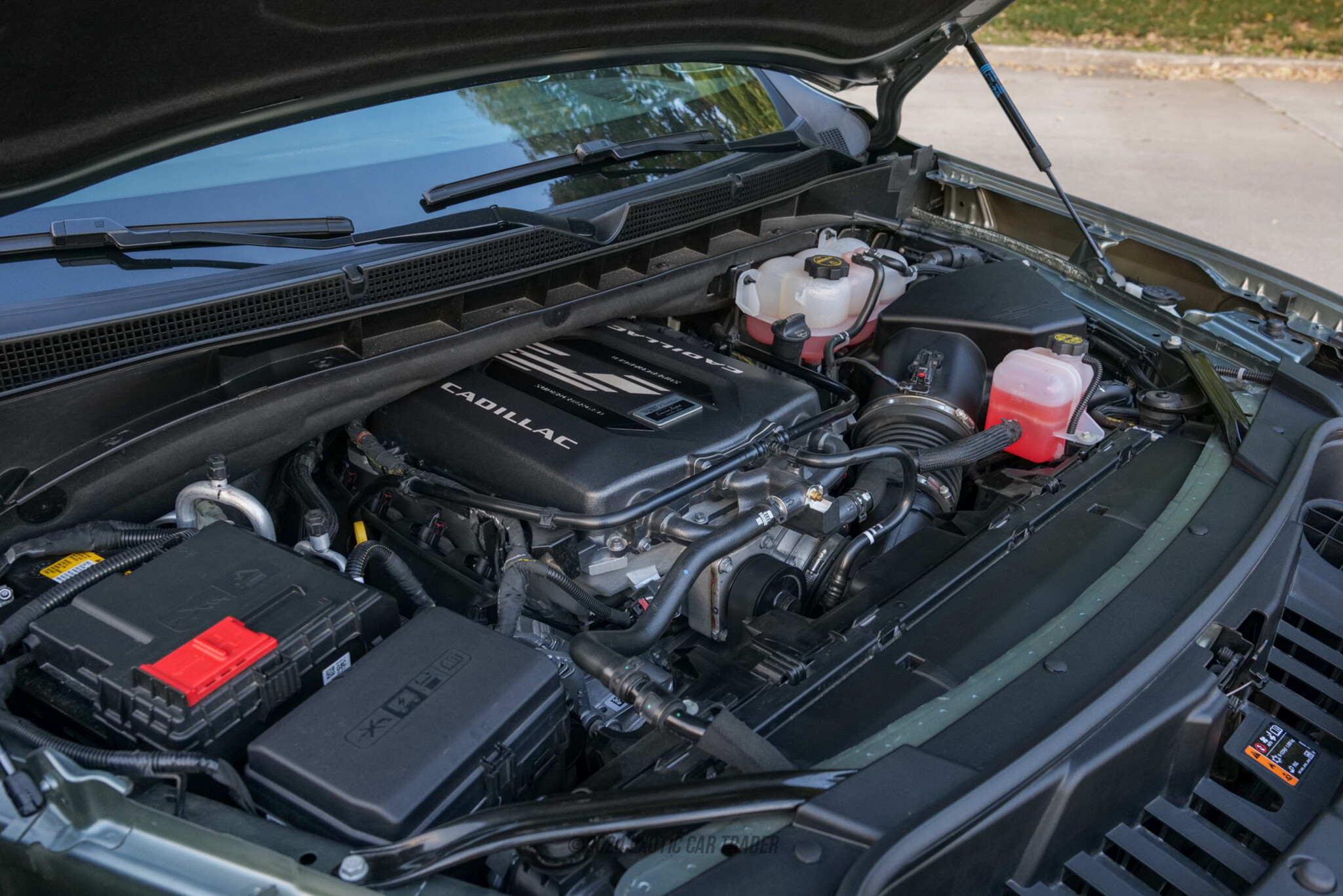 2024 Cadillac Escalade - Engine Photo