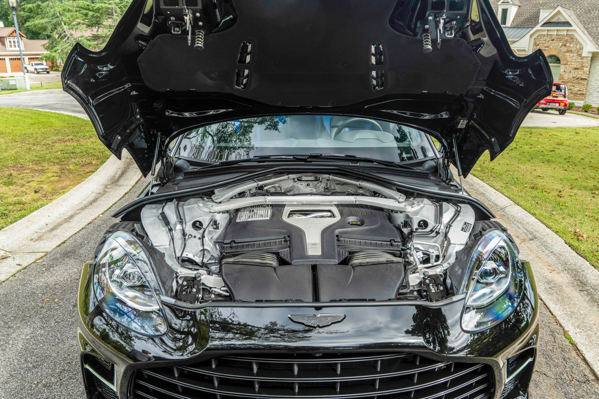 2024 Aston Martin DBX - Engine Photo