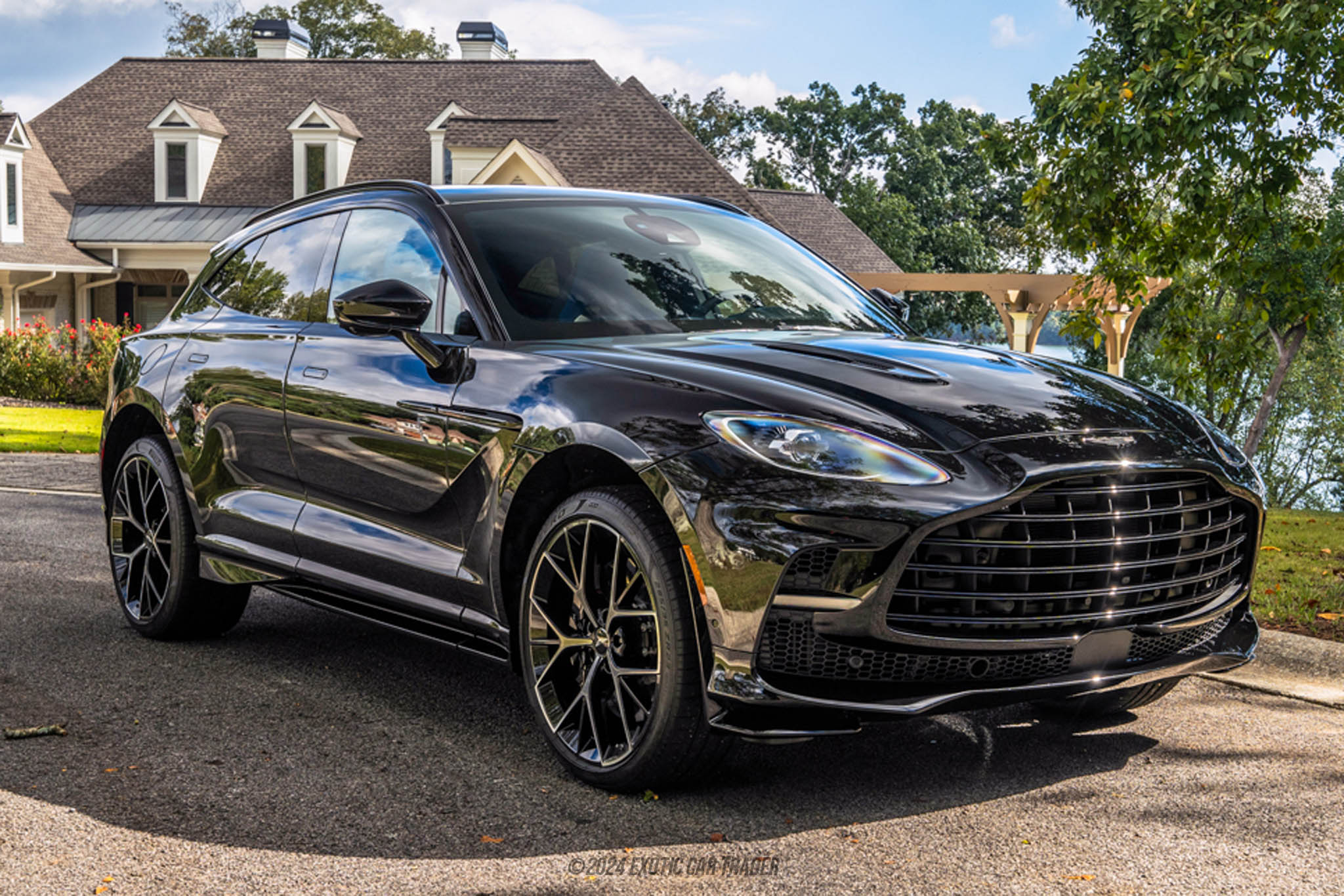 2024 Aston Martin DBX - Overview Photo