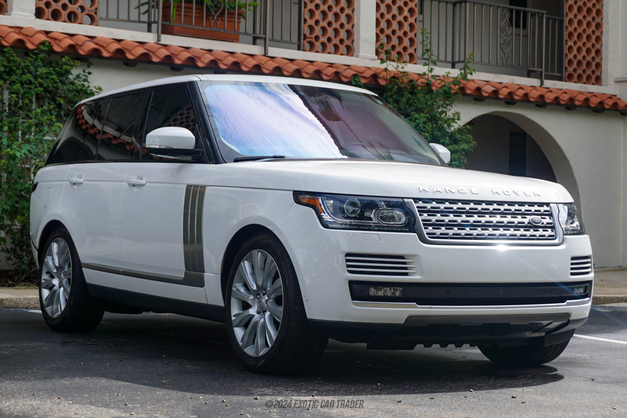 2017 Land Rover Range Rover - Overview Photo