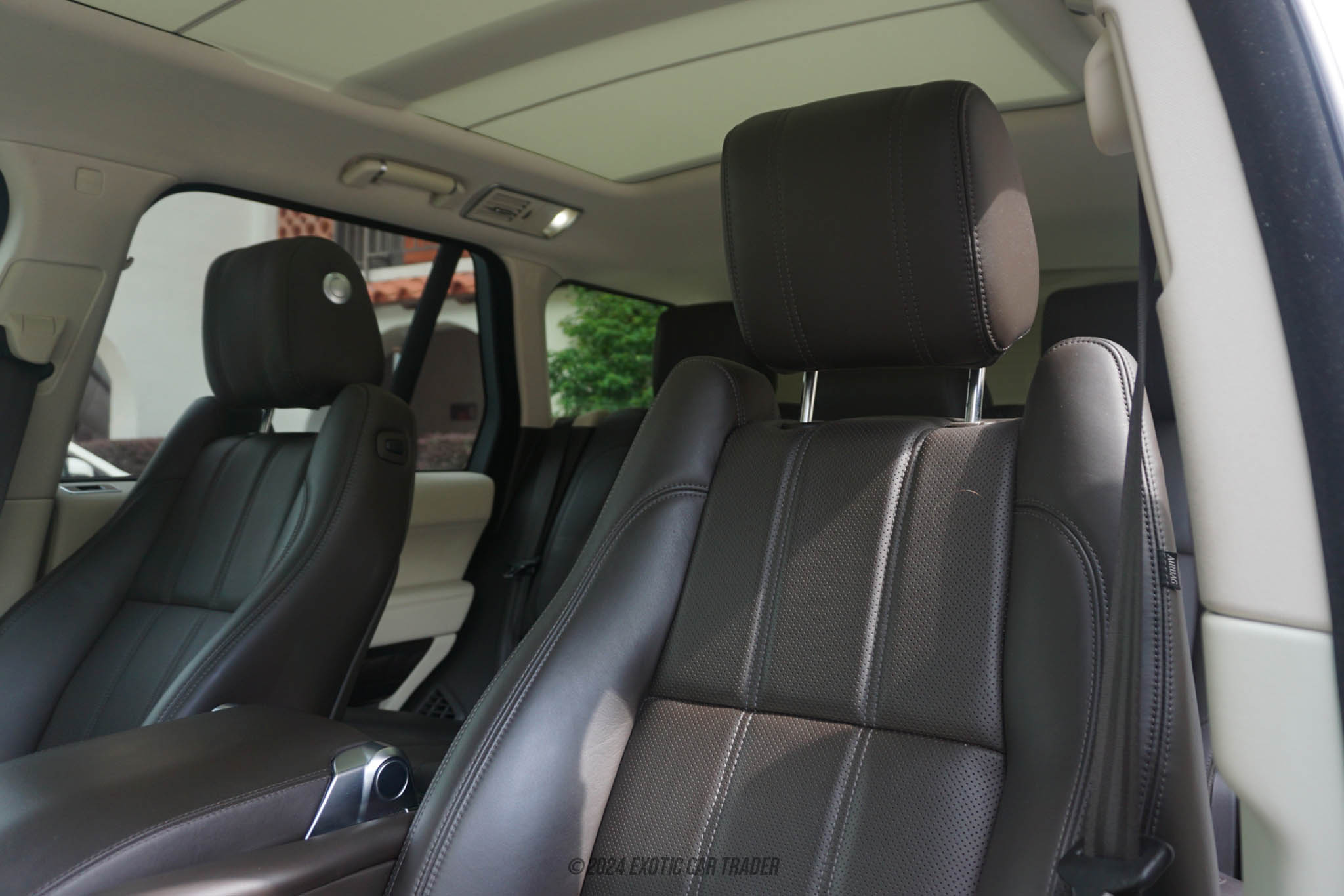 2017 Land Rover Range Rover - Interior Photo