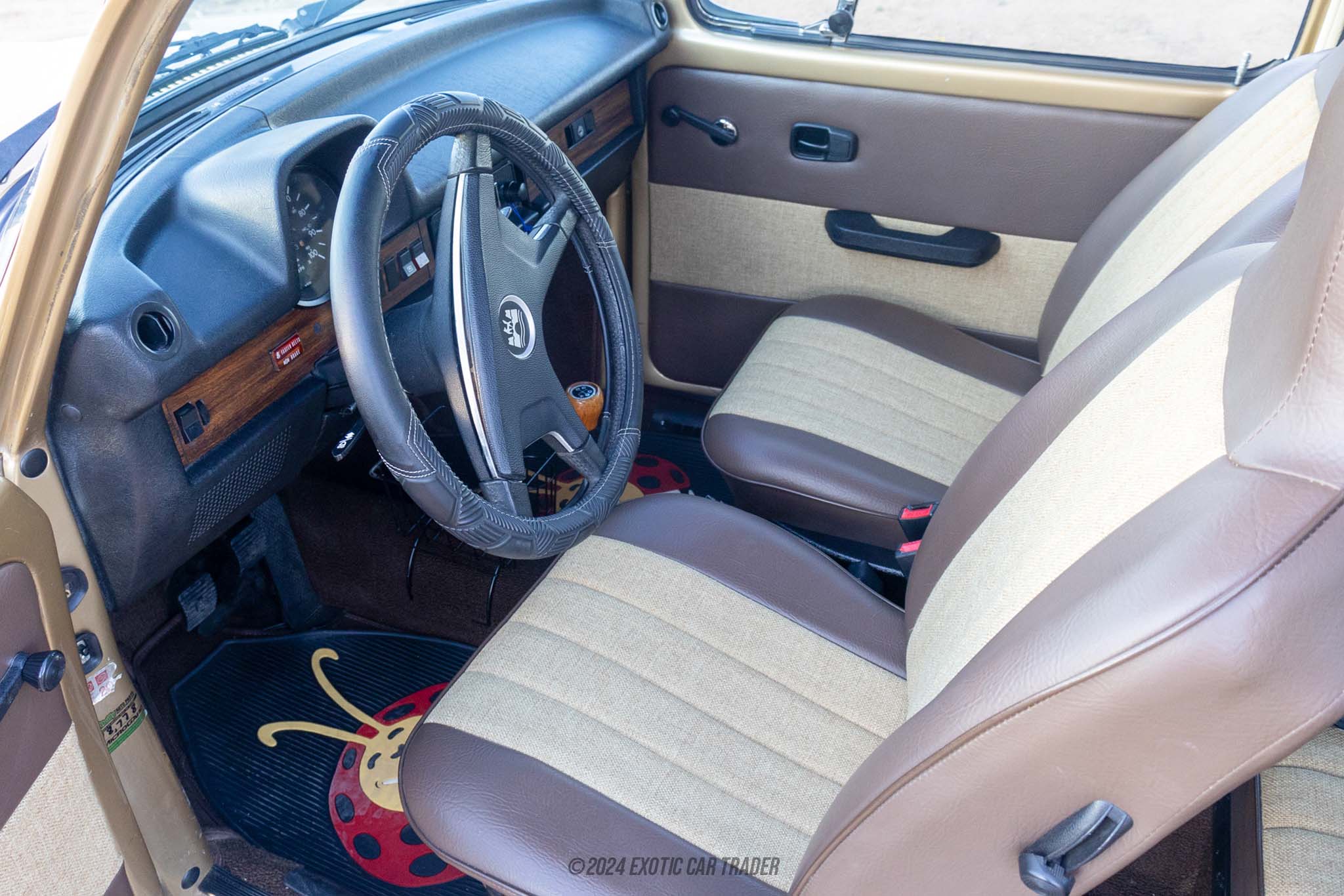 1974 Volkswagen Super Beetle - Interior Photo