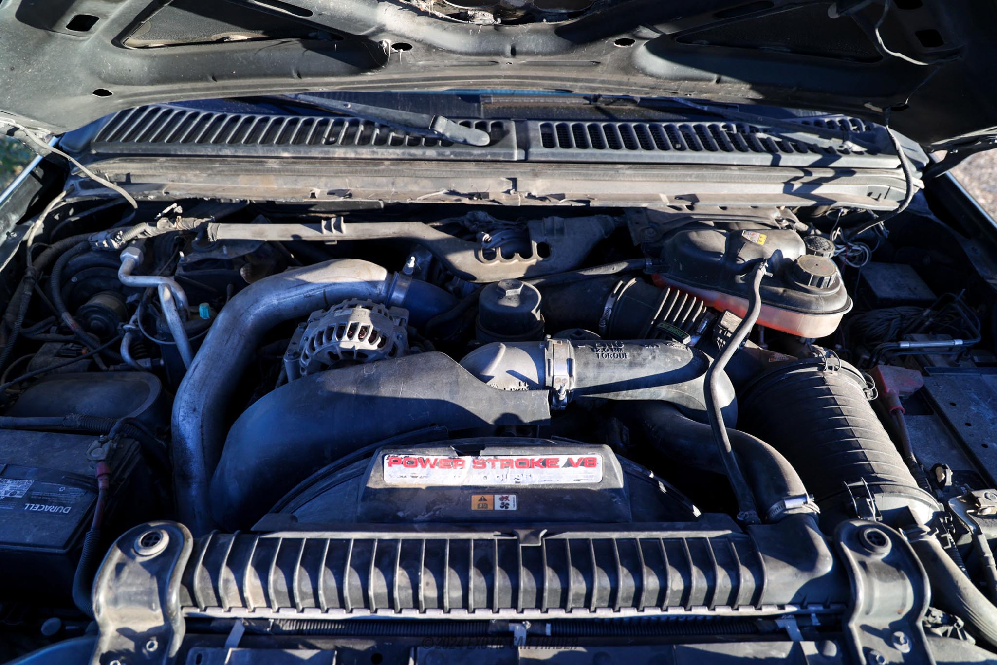 2006 Ford F-550 - Engine Photo