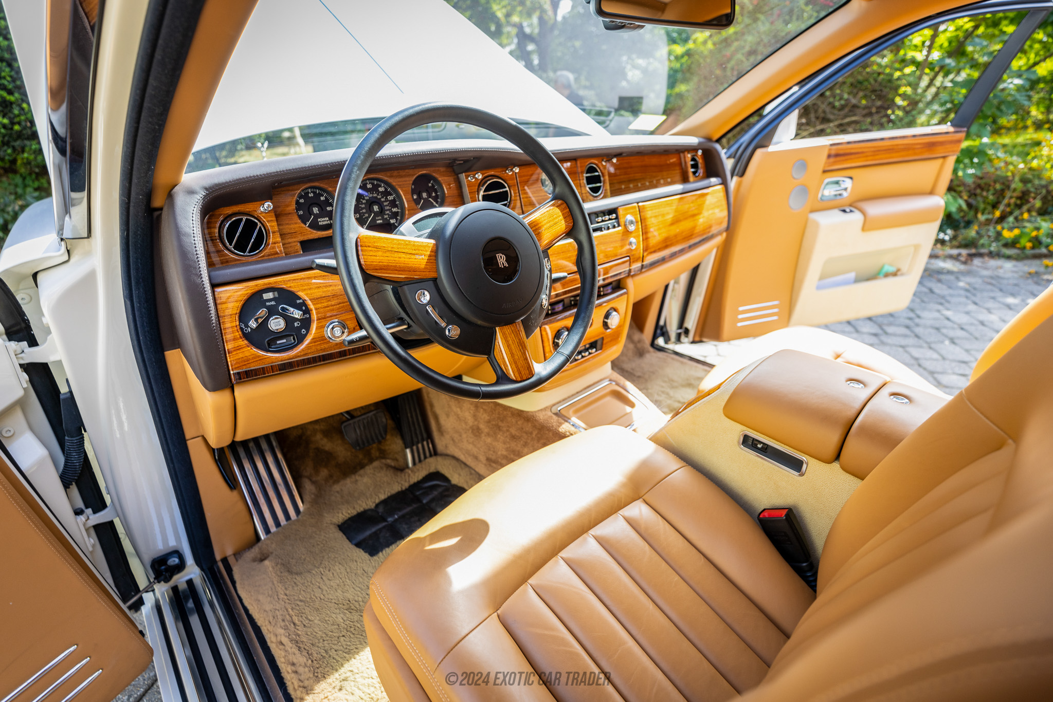 2010 Rolls-Royce Phantom - Engine Photo