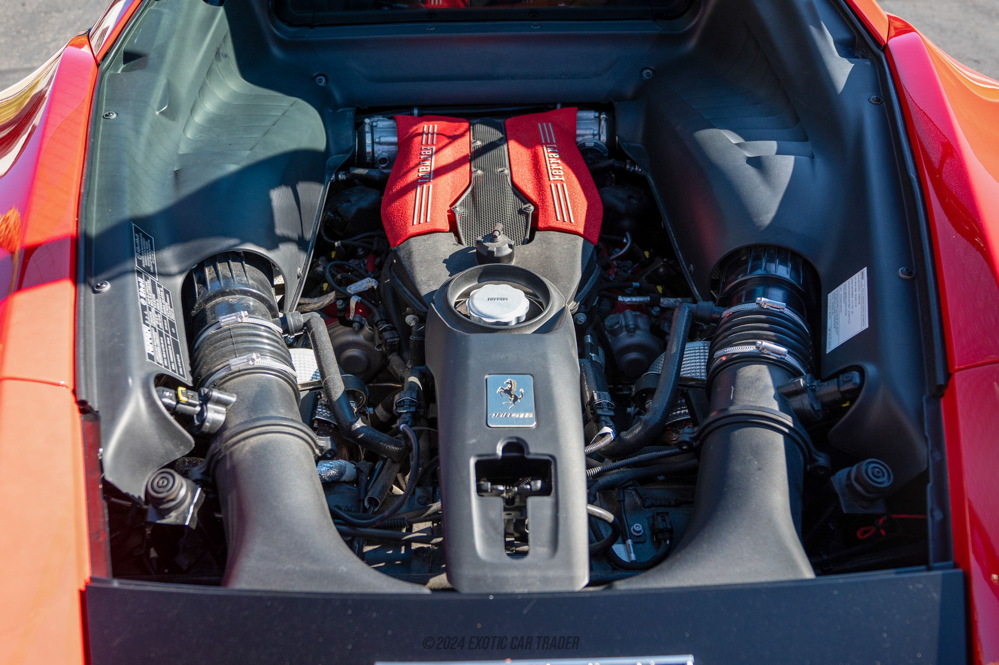 2016 Ferrari 488 GTB - Engine Photo