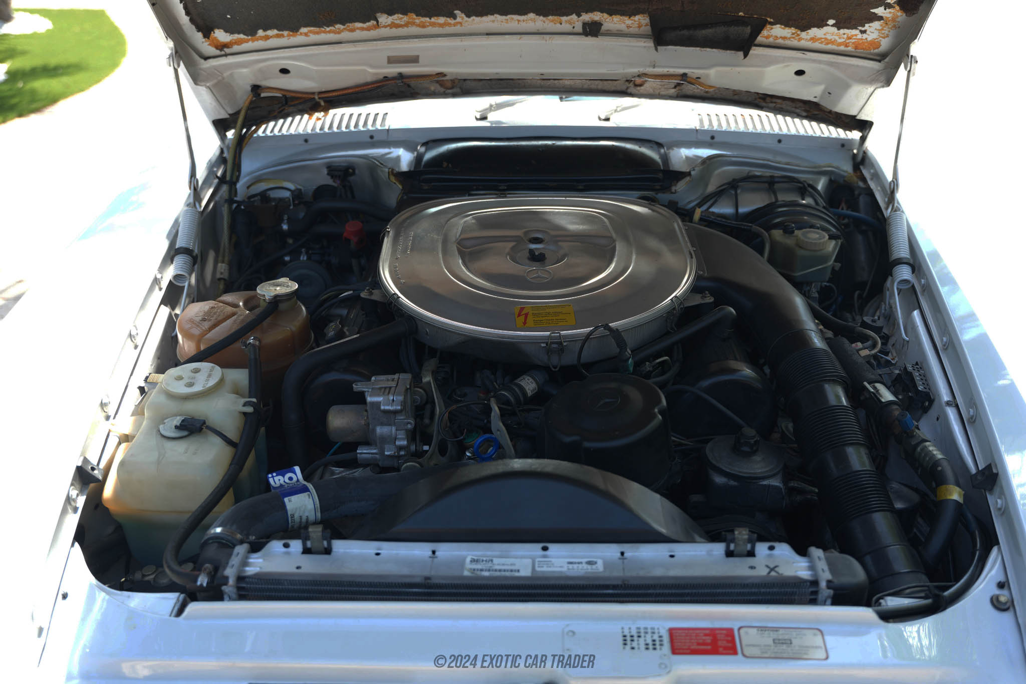 1988 Mercedes-Benz 560SL - Engine Photo