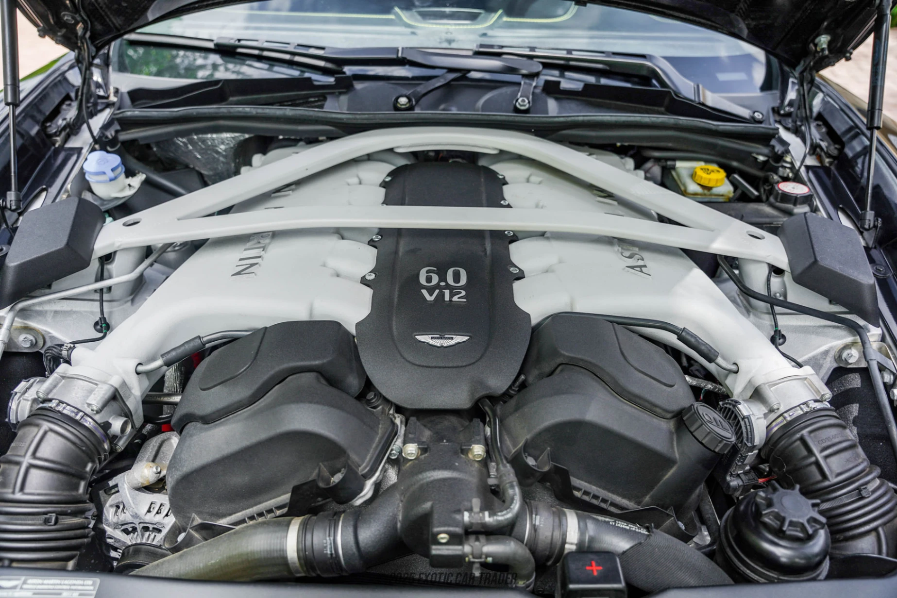 2015 Aston Martin Vanquish - Engine Photo