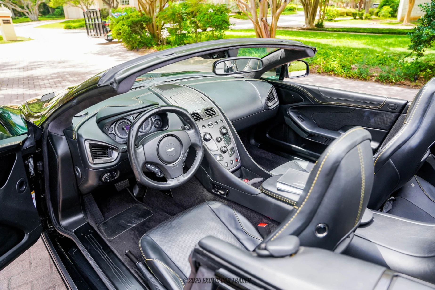2015 Aston Martin Vanquish - Interior Photo